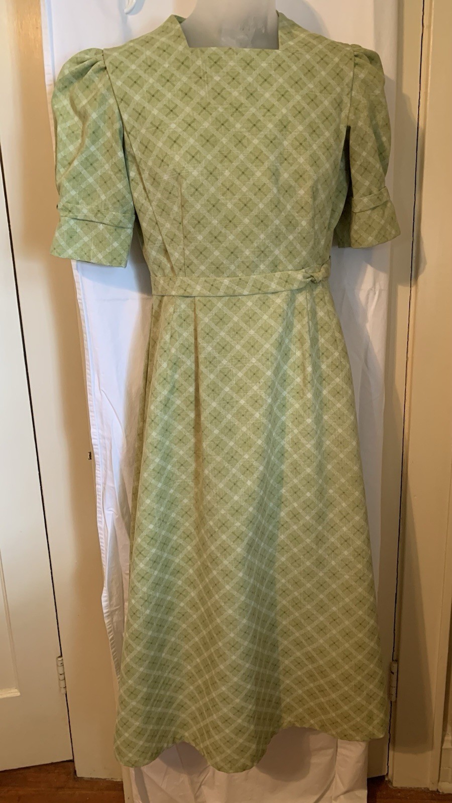 Mennonite Cape Dress Size S Bust 34” Waist 28” Length 48” Green Diagonal