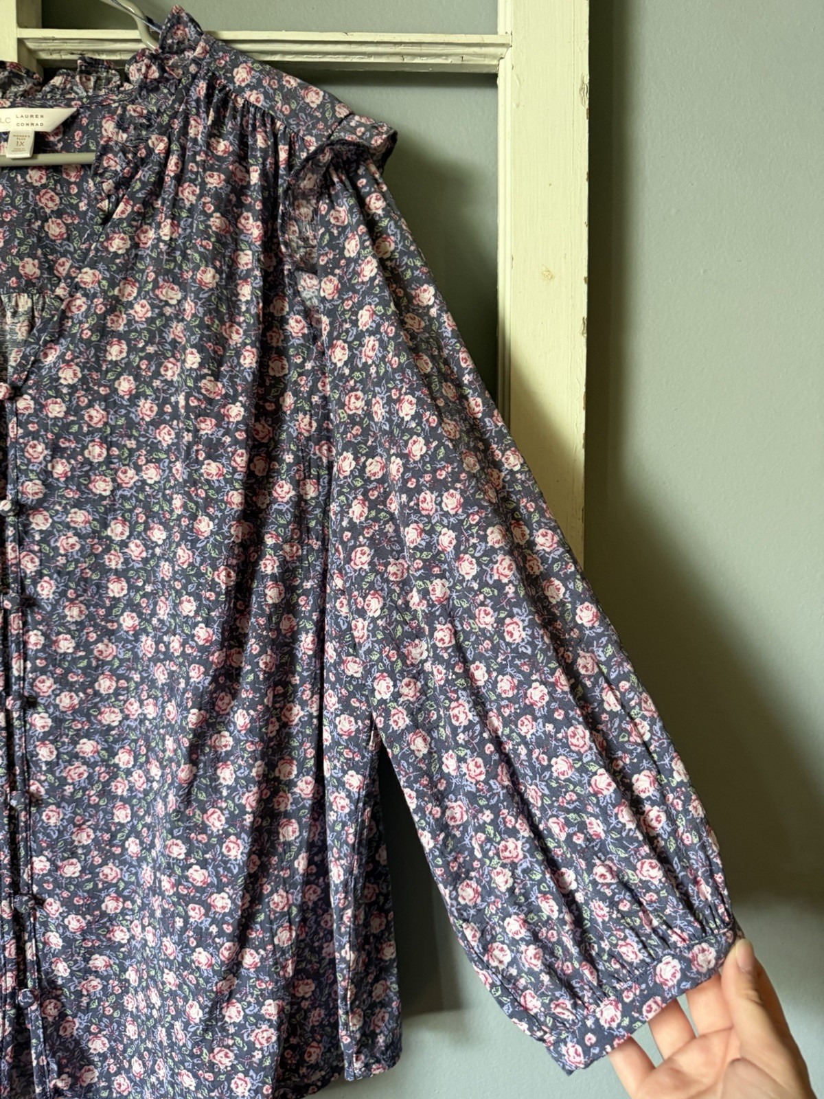 LC Lauren Conrad Plus 1X Blue Pink Floral V-Neck Long Sleeve Button Blouse