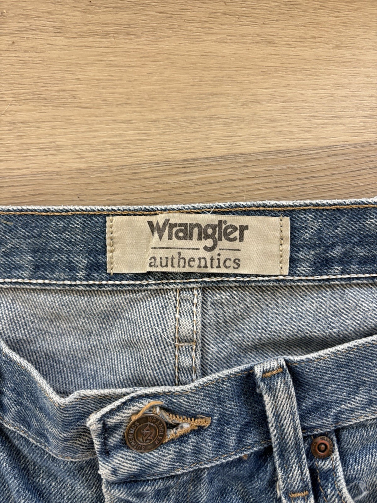 Wrangler Authentics Men’s Baggy Jeans – Light Wash Blue Denim Mid Rise