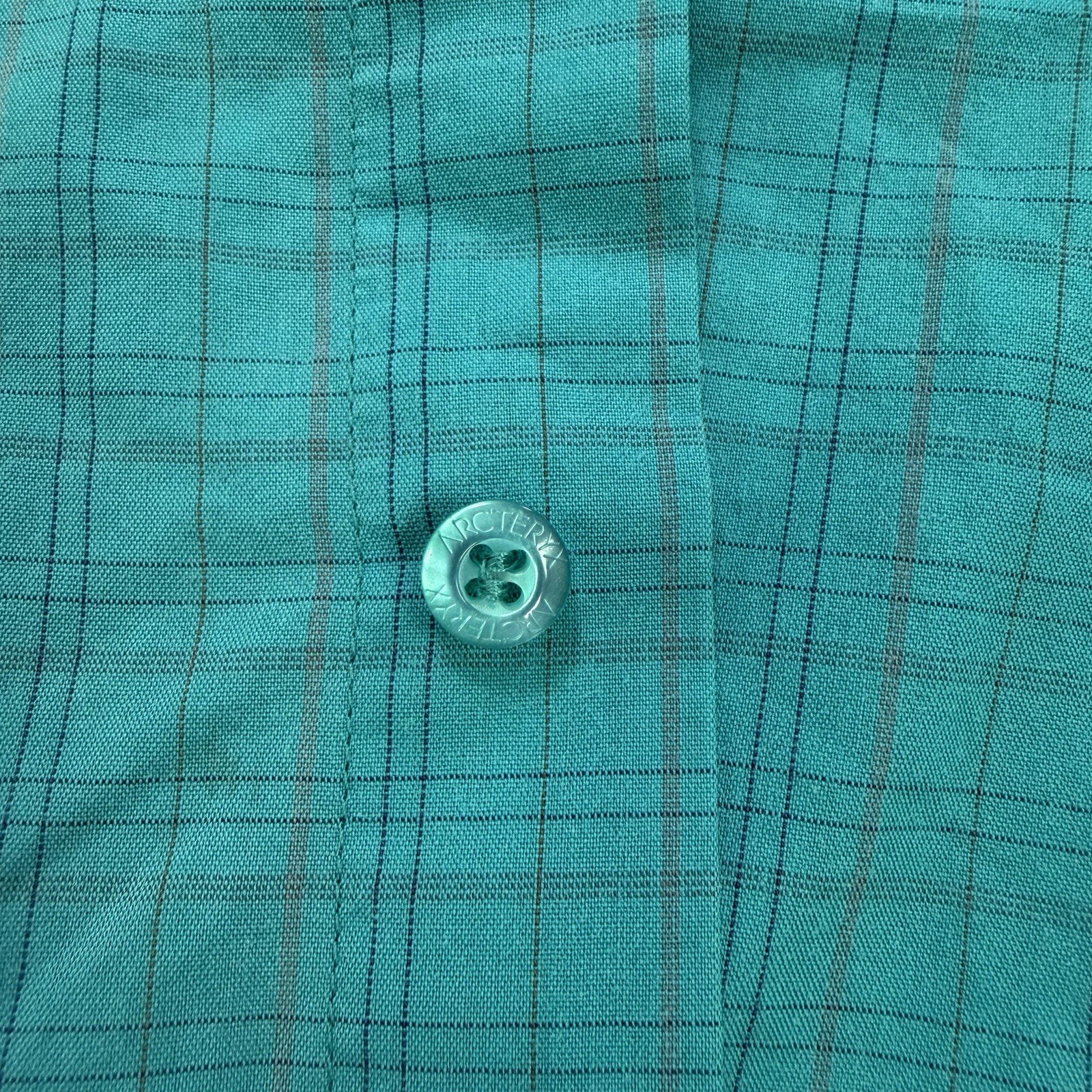 Vintage Arc’teryx Checked Short Sleeve Button Down Camping Shirt Men’s Medium*