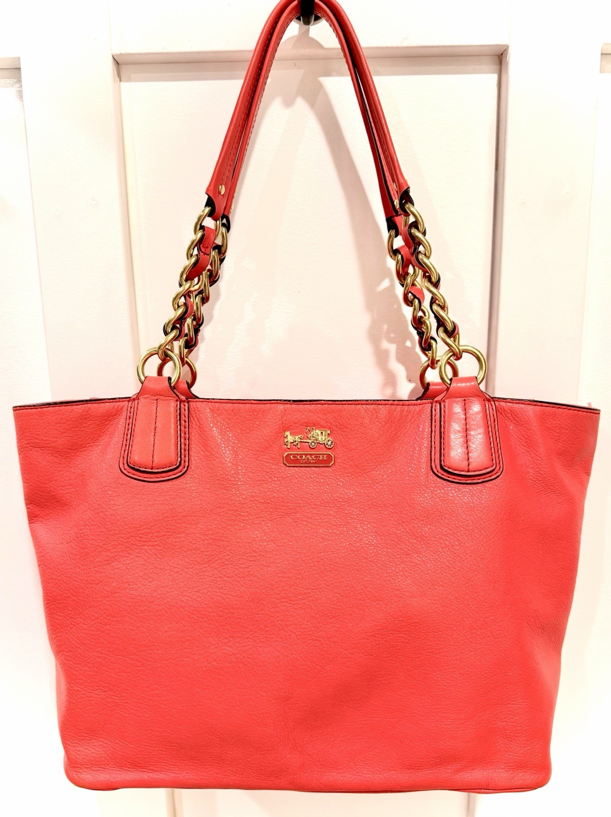 ✨ Coach Madison Leather East/West Chain Tote