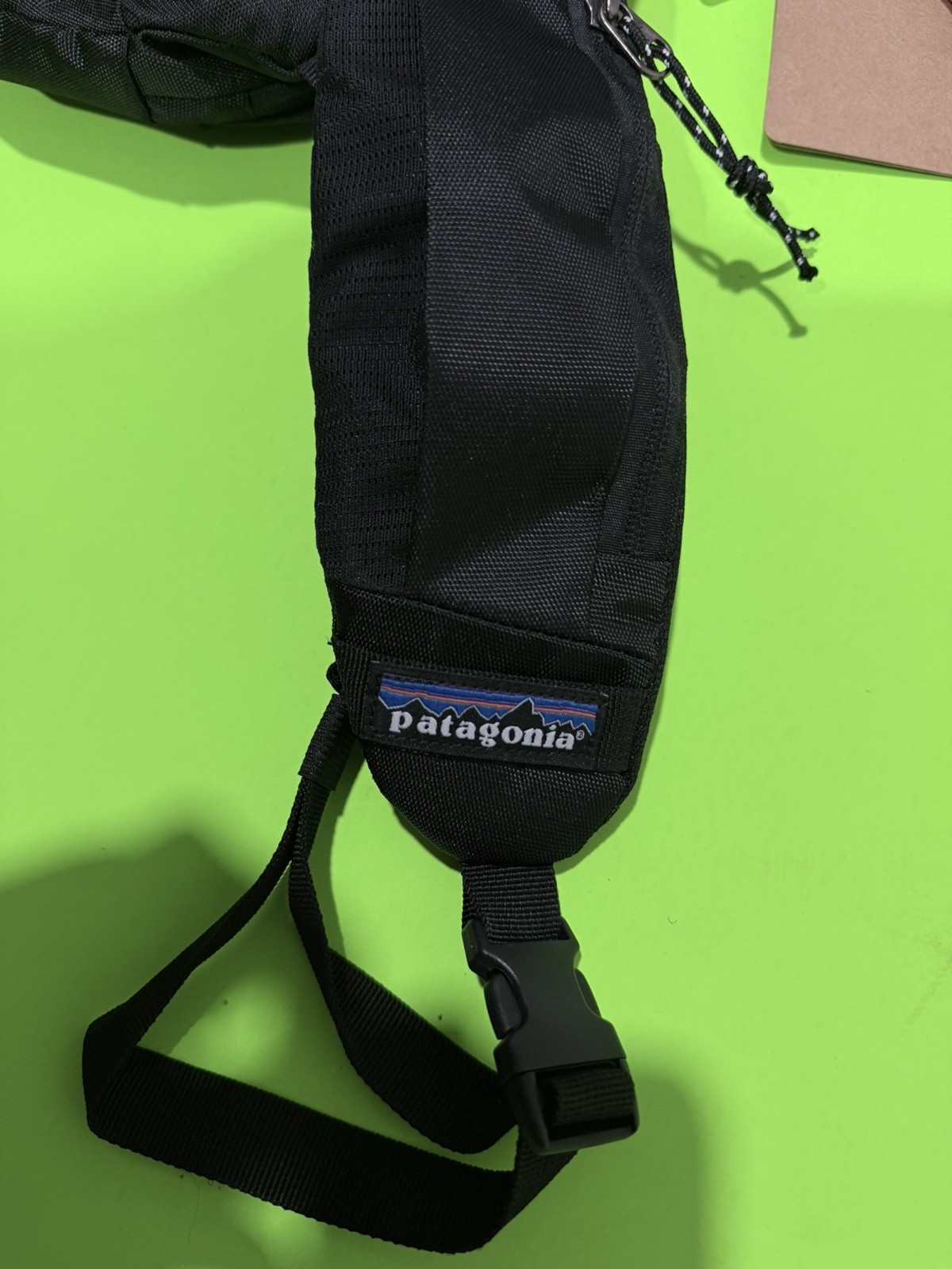 Patagonia NWOT Atom Sling 8L Crossbody/Backpack. Black Hiking Pouch