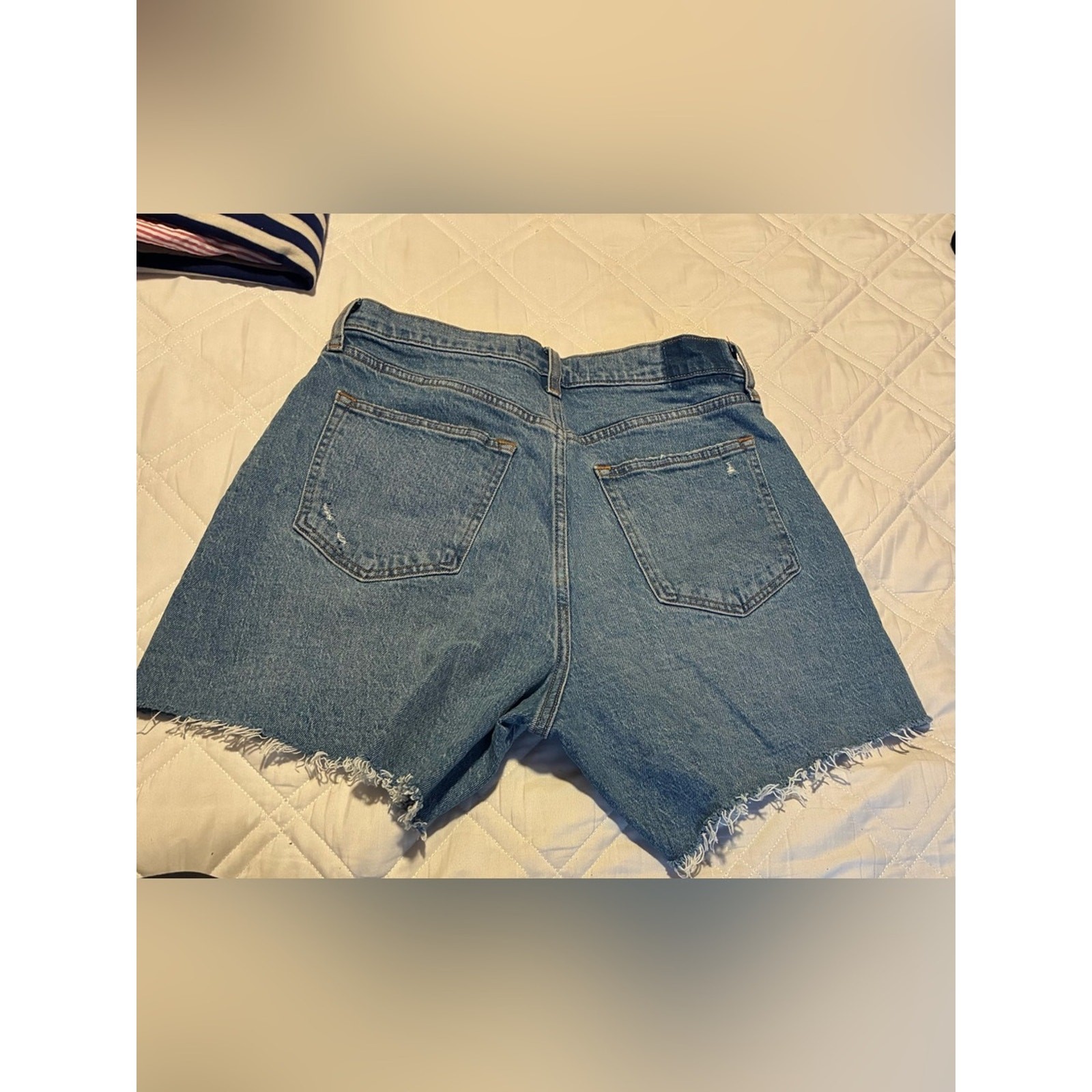 Abercrombie & Fitch “The Dad Short” in a high-rise fit with a raw hem 29/8