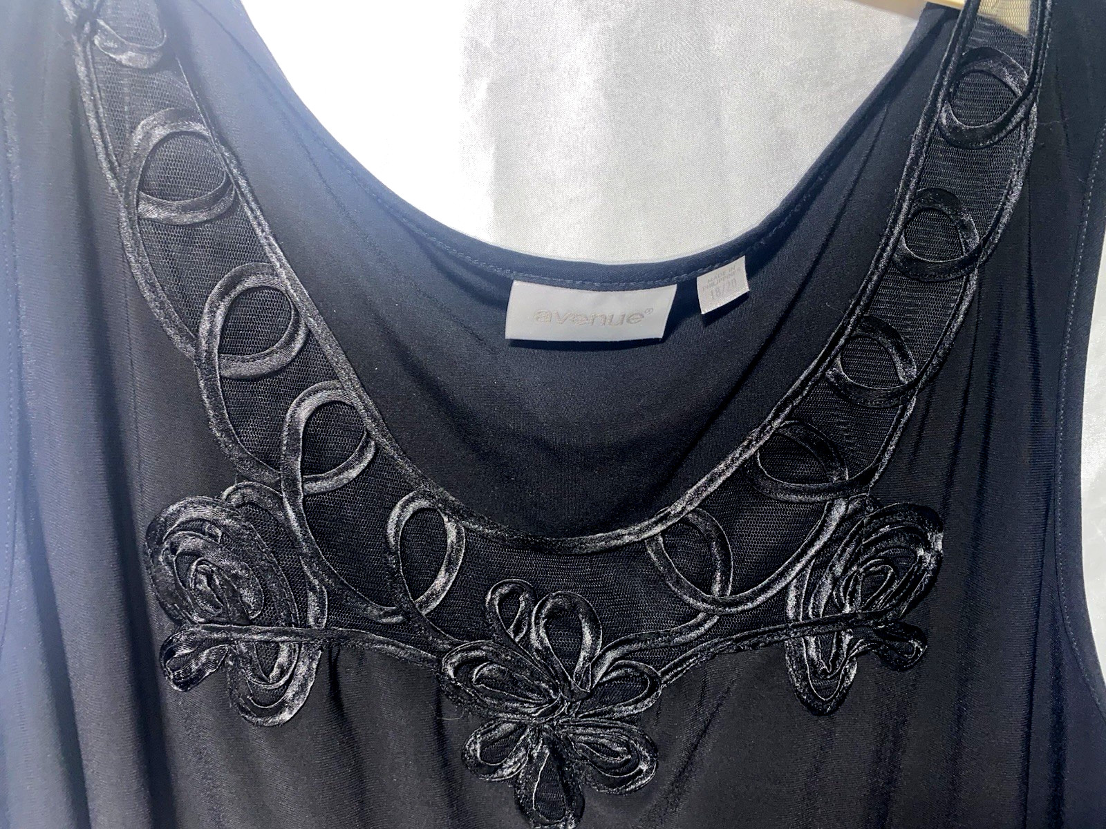 Avenue Sleeveless Woman’s Top 18/20 With Lace
