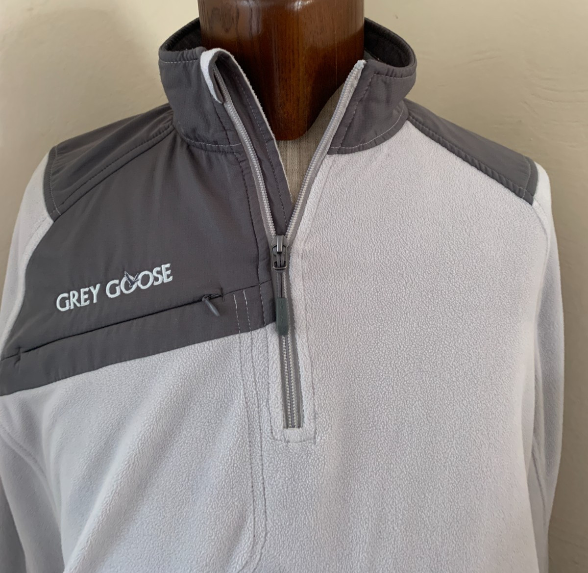 Grey Goose Vodka Men’s 2 Tone Gray 1/4 Zip Fleece Swear Bird Logo Size Large