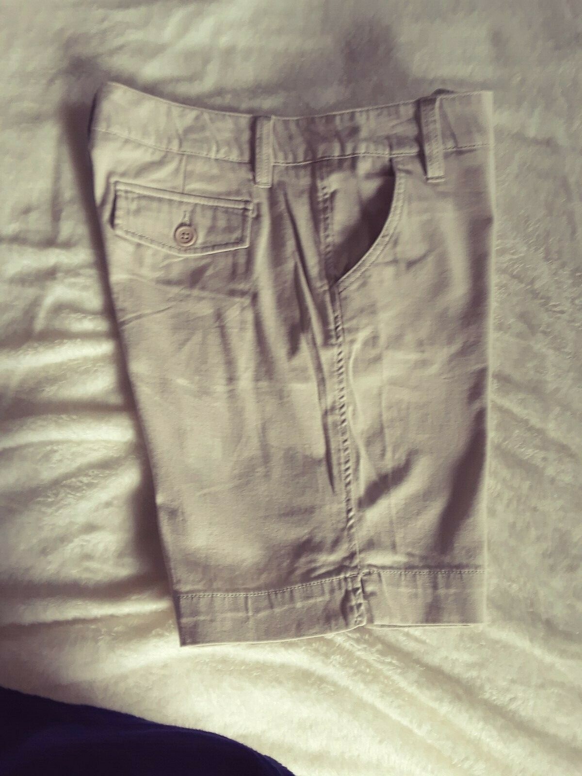 TA1-14 Red Camel Women’s shorts Size 9 in khaki in color