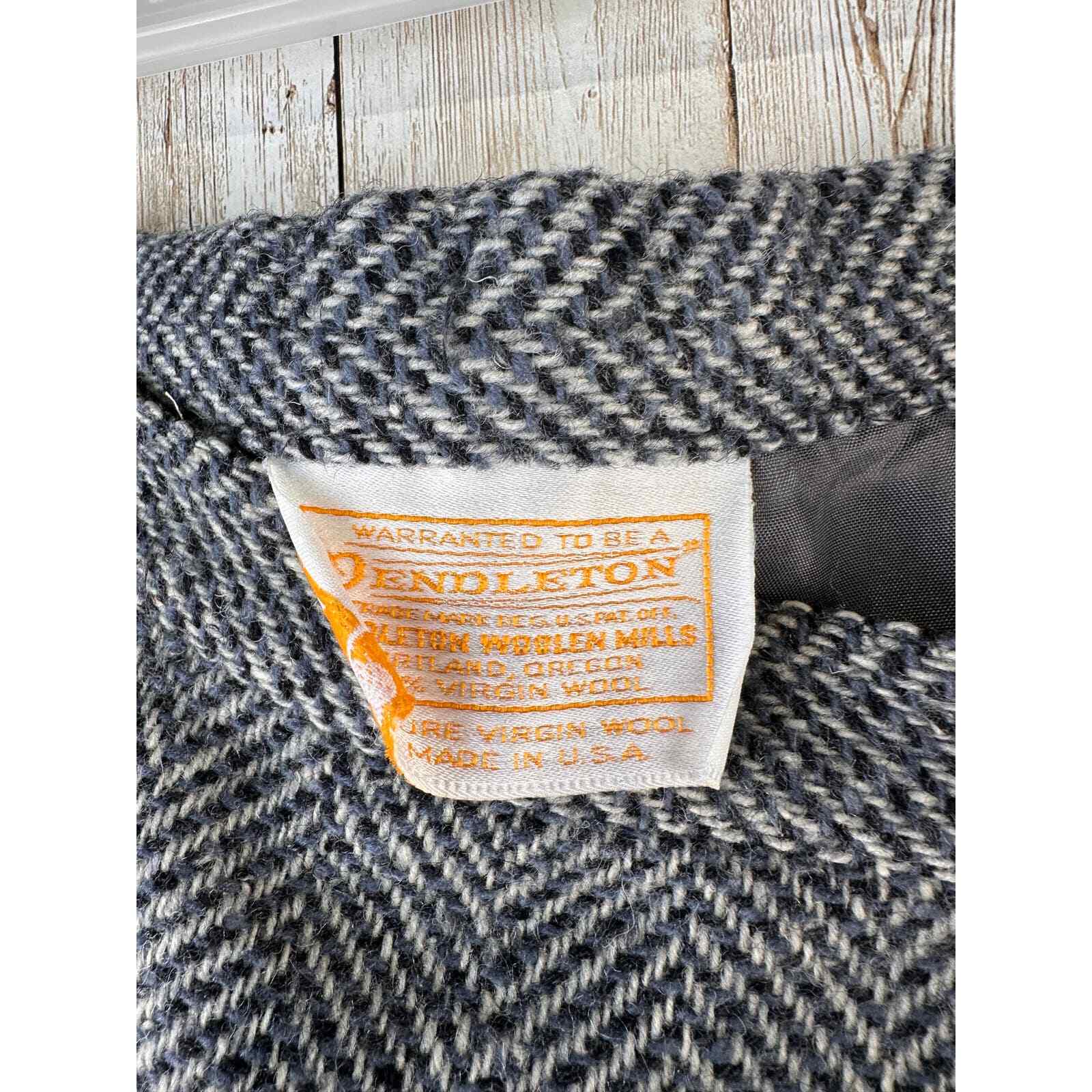 VINTAGE Pendleton Woolen Mills Women’s M Blue Black White Chevron Fully Lined