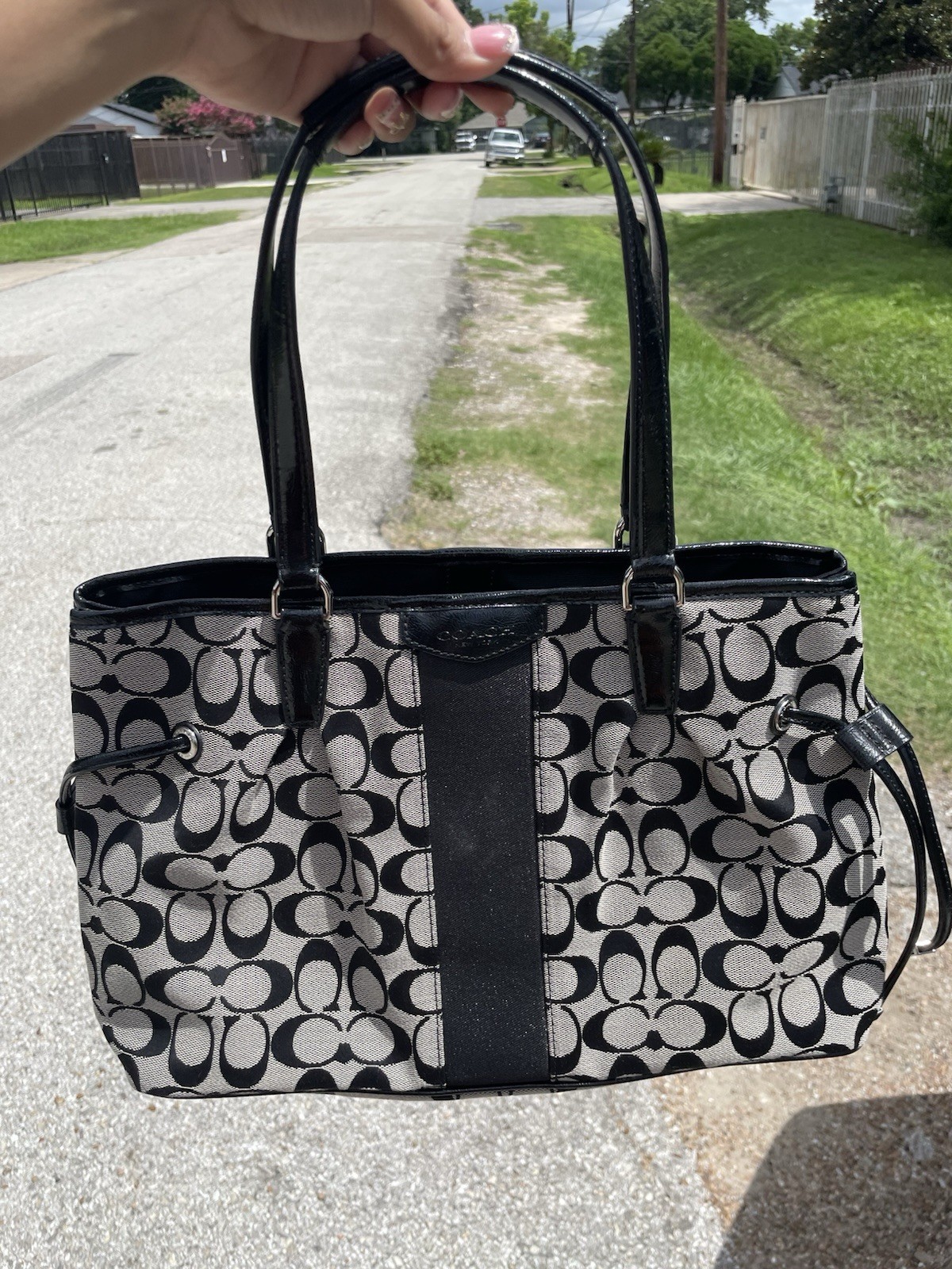 Coach Signature Logo Tote Black/Gray Zip Closure Double Handles Lined Charm