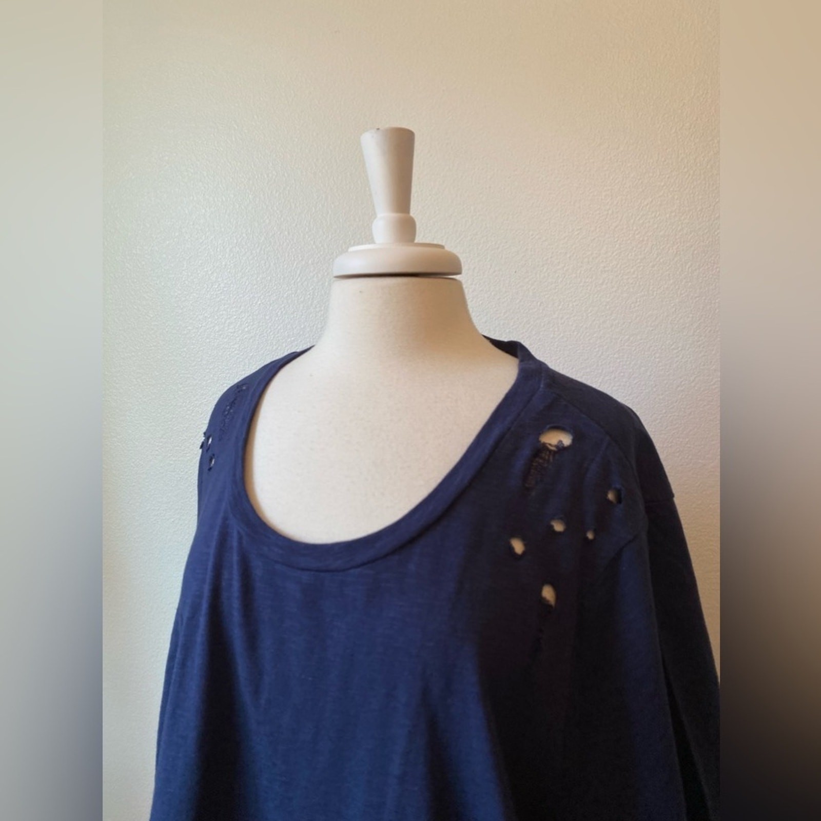 Roman’s NWOT Navy Ripped Edgy Grunge Scoop Neck 100% Cotton Casual T-Shirt 3X