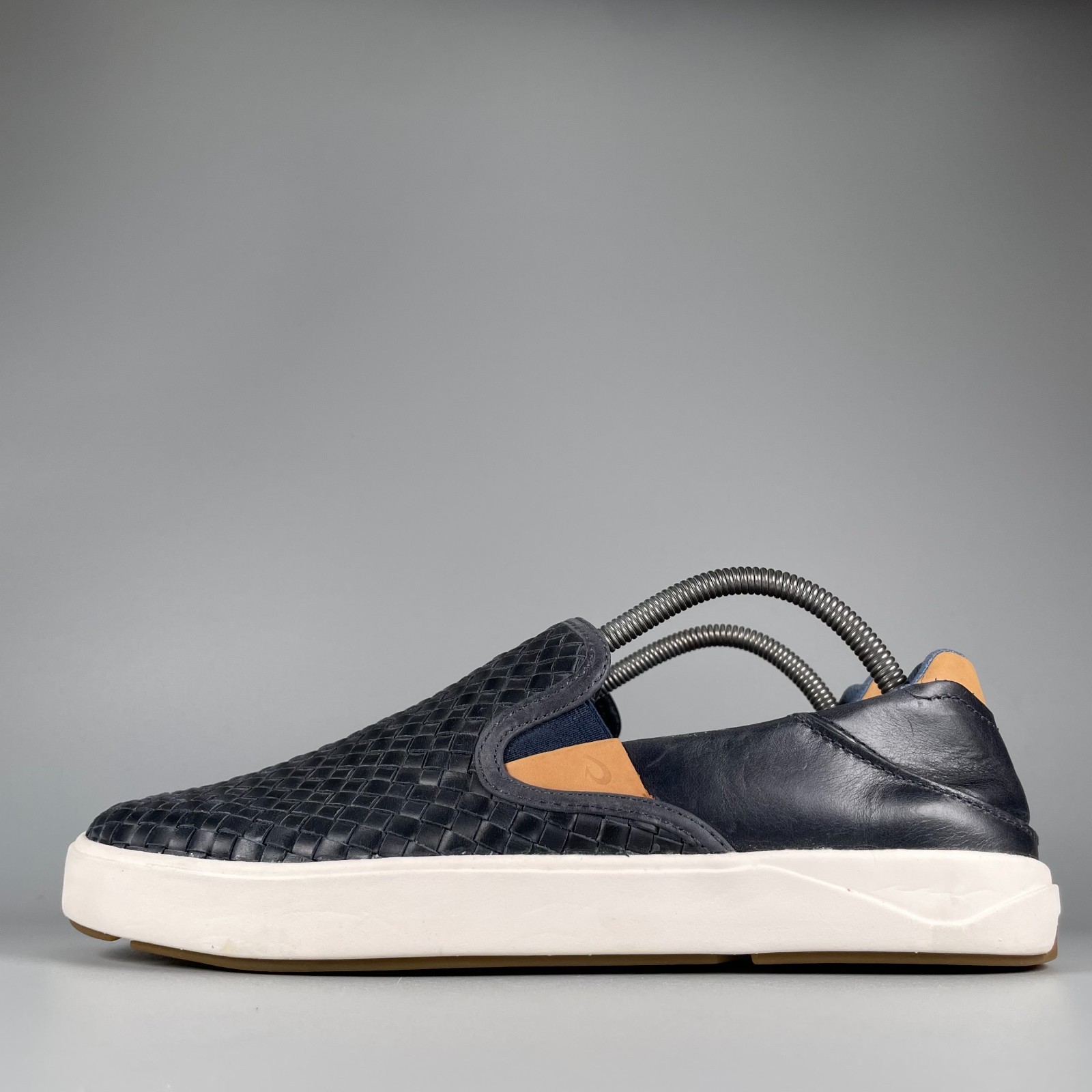 Olukai Lae’ Ahi Lauhala Men’s Size 8.5 Blue Navy Woven Leather Casual Shoes EUC