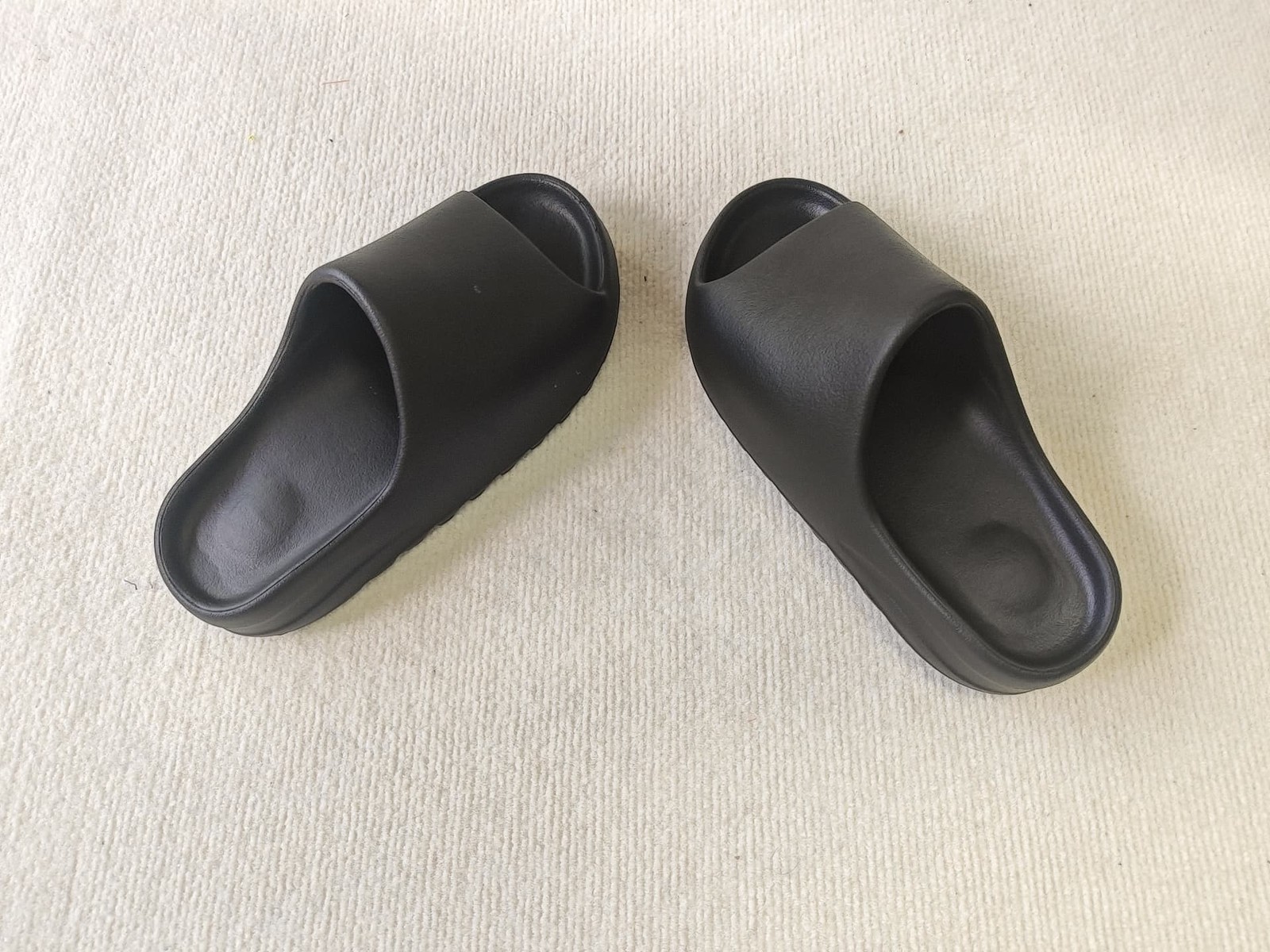 Yeezy Slide YZY YS-01 Black AUTHENTIC NEW With Dust Bag 100% Authentic 6-12M