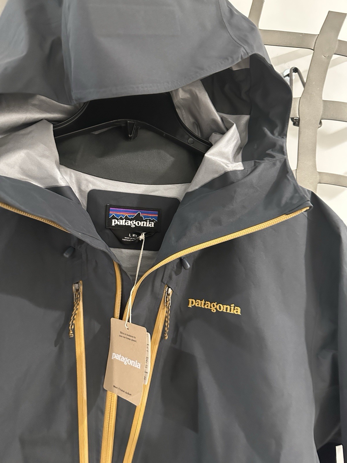 NEW PATAGONIA MENS TRIOLET Goretex Rain Snow Travel Weather Proof JACKET Mens L