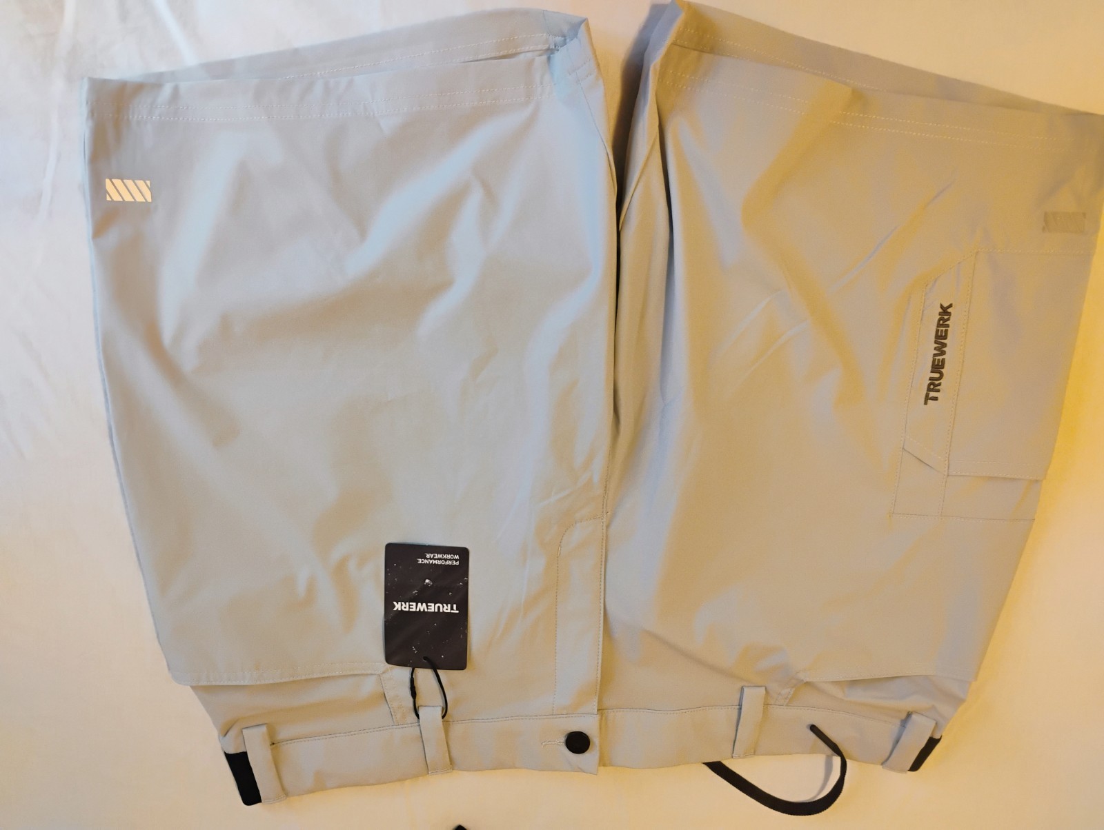 Truewerk Men’s Gray Cargo. Shorts. 2XL, 8L
