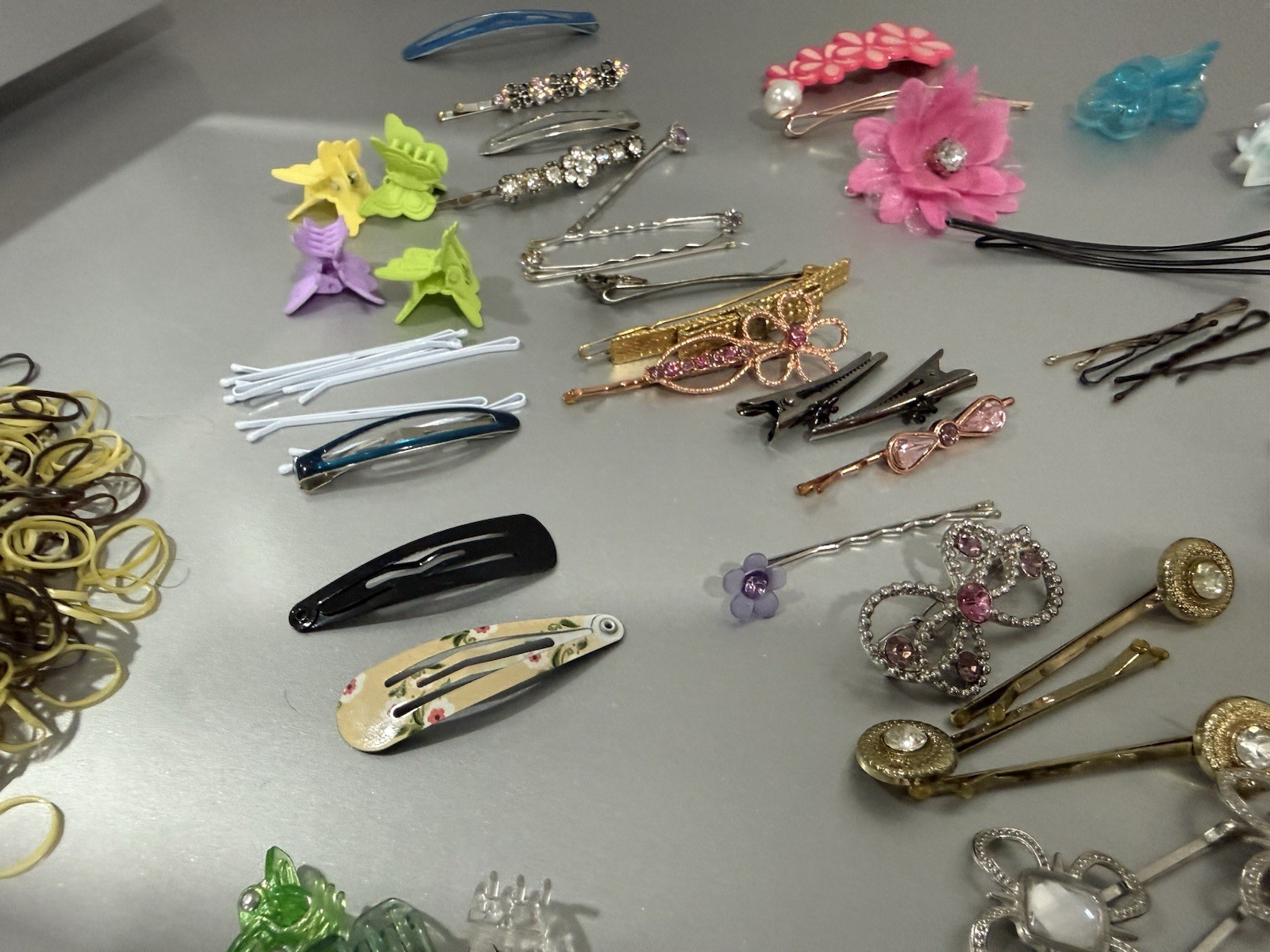 Mixed Hair Accessories Lot Clips Barrettes Claw Clips Bobby Pins Floral Decor
