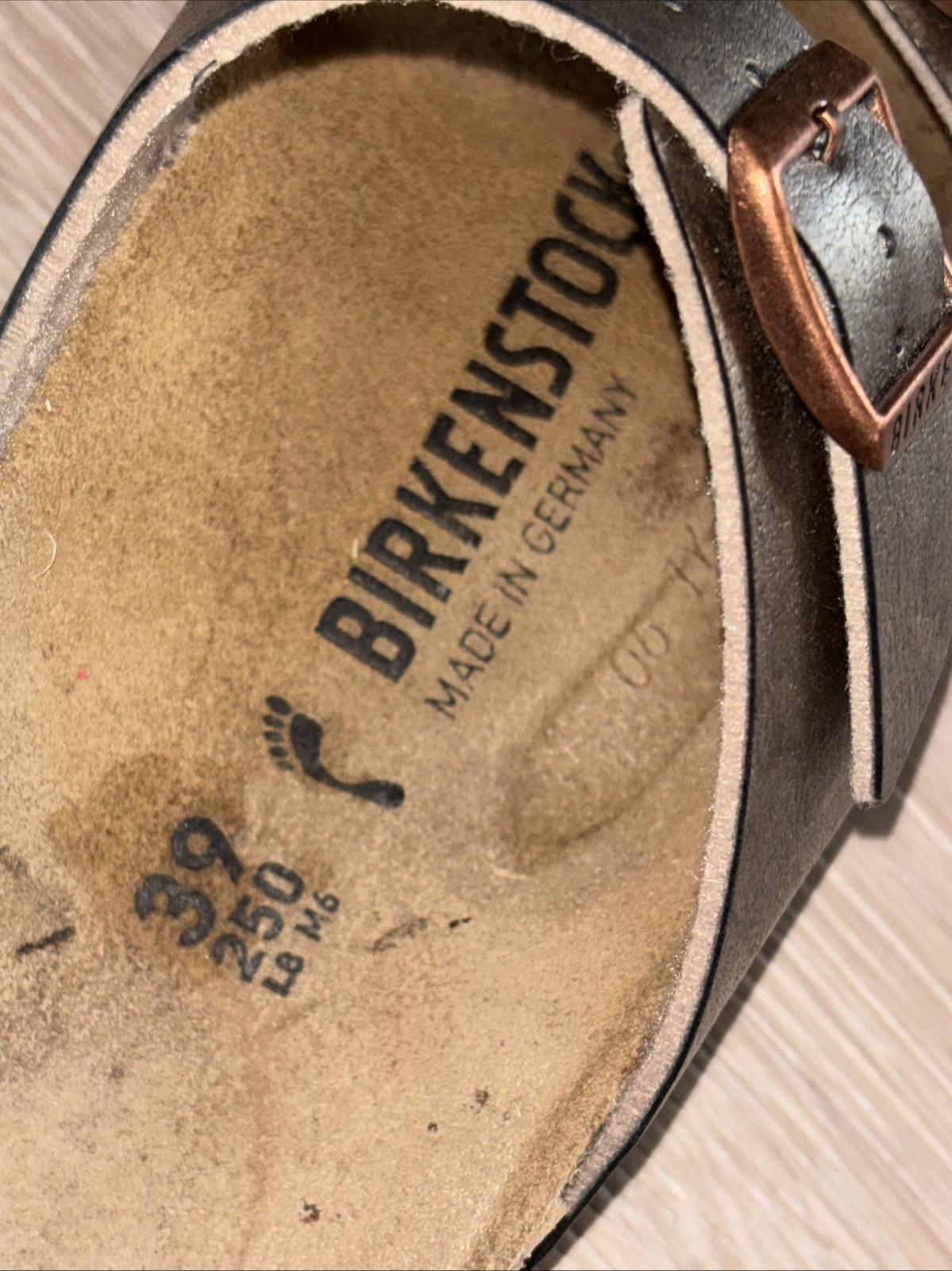 BIRKENSTOCK Womens Size 39 W8 M6 SYDNEY Gold Graceful Taupe Metallic Sandals