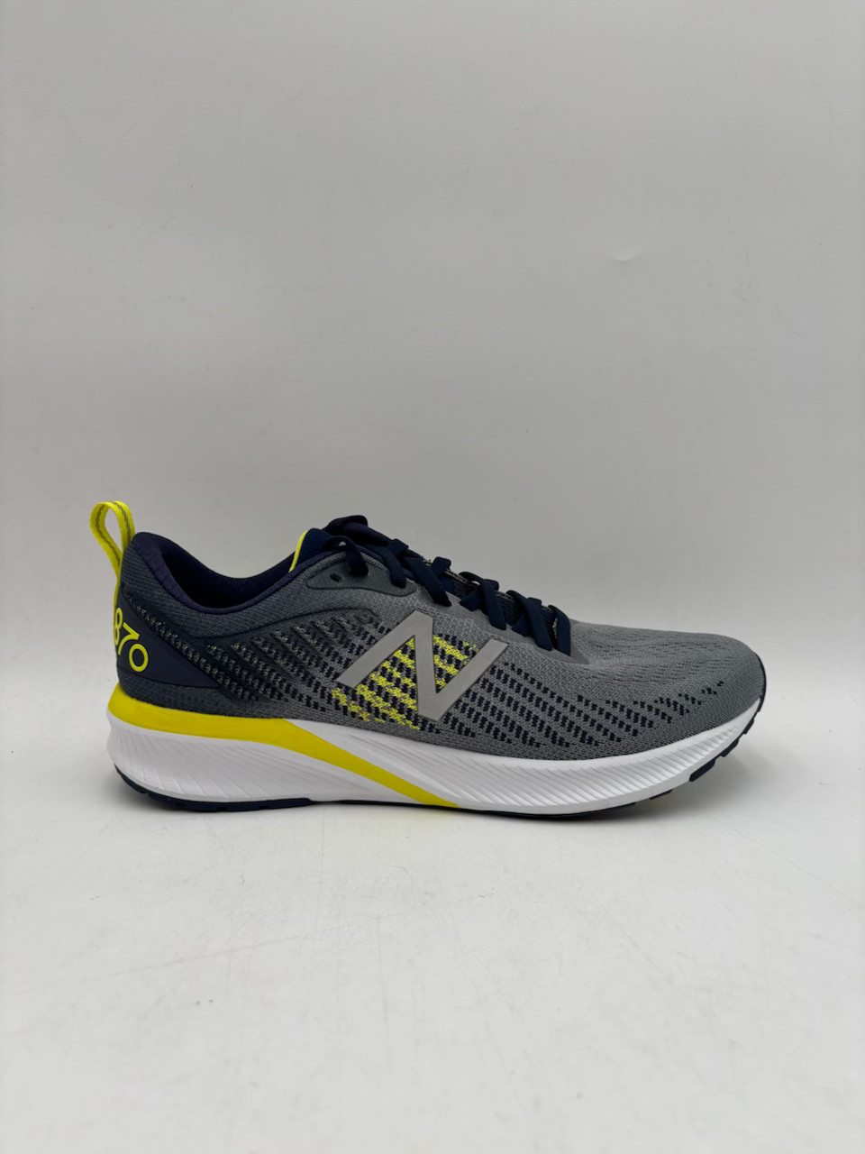 New Balance M870GY5 Men’s NEW Running Shoes Gray Multiple Sizes NIB