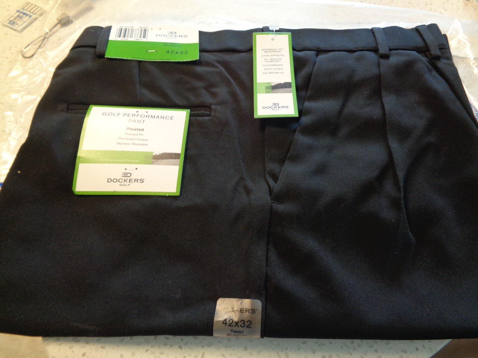 NIP Mens Black Pleated Relax Fit Dockers Golf Pants 42×32 REDUCED Price