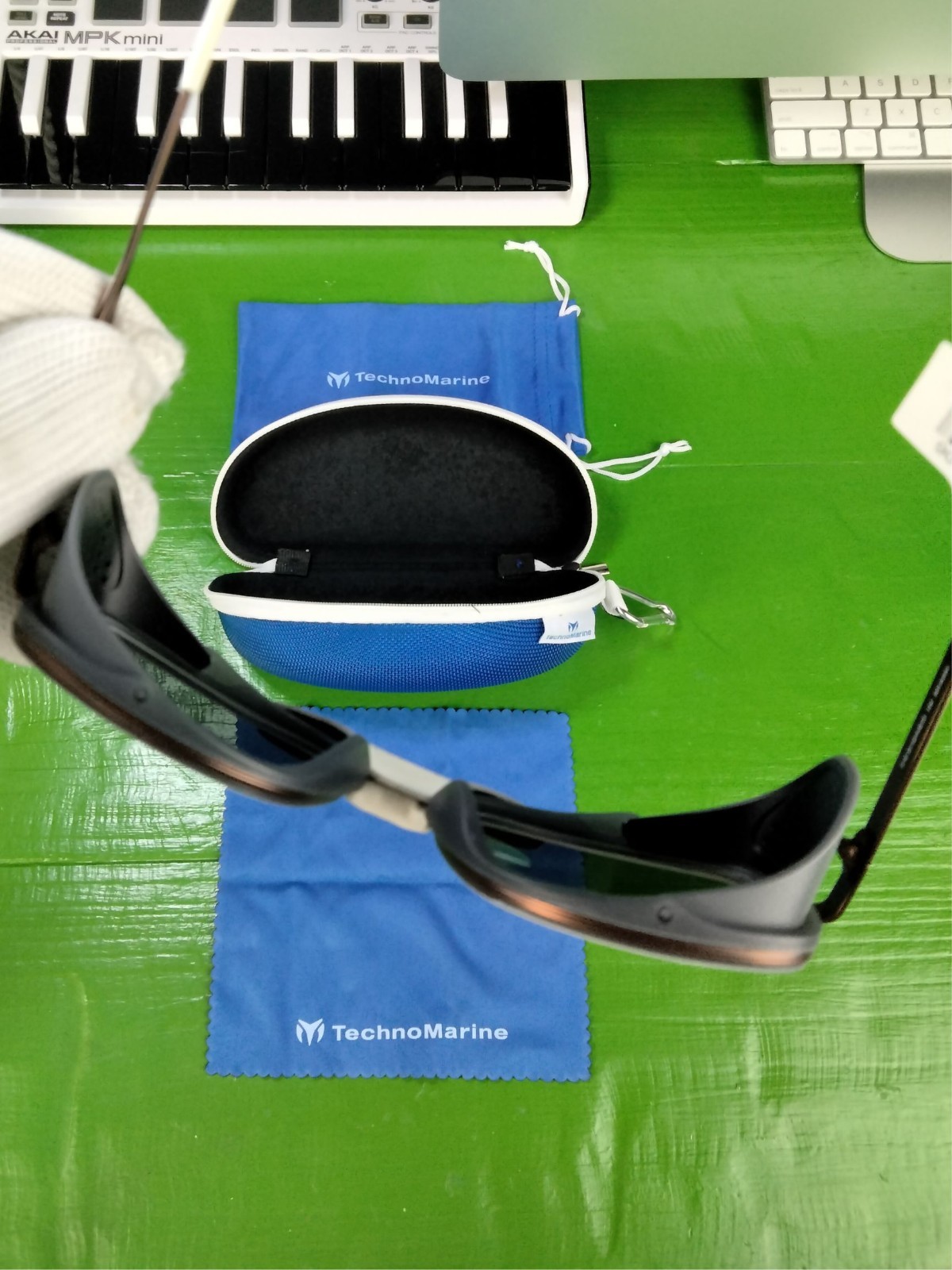 TechnoMarine Unisex Polarized Sunglasses Silver Mirror Beige WHT Trim TR90 Frame