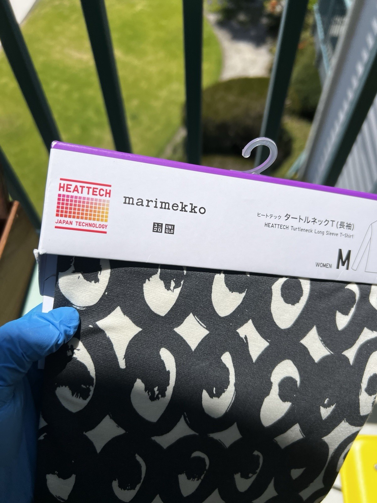 UNIQLO Marimekko HEATTECH Turtleneck Top Women’s M Black Swirl Limited Edition