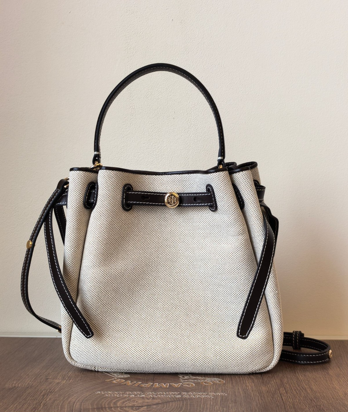 Tory Burch ROMY CANVAS BUCKET BAG DUSTY ALMOND /BIANCO WHITE