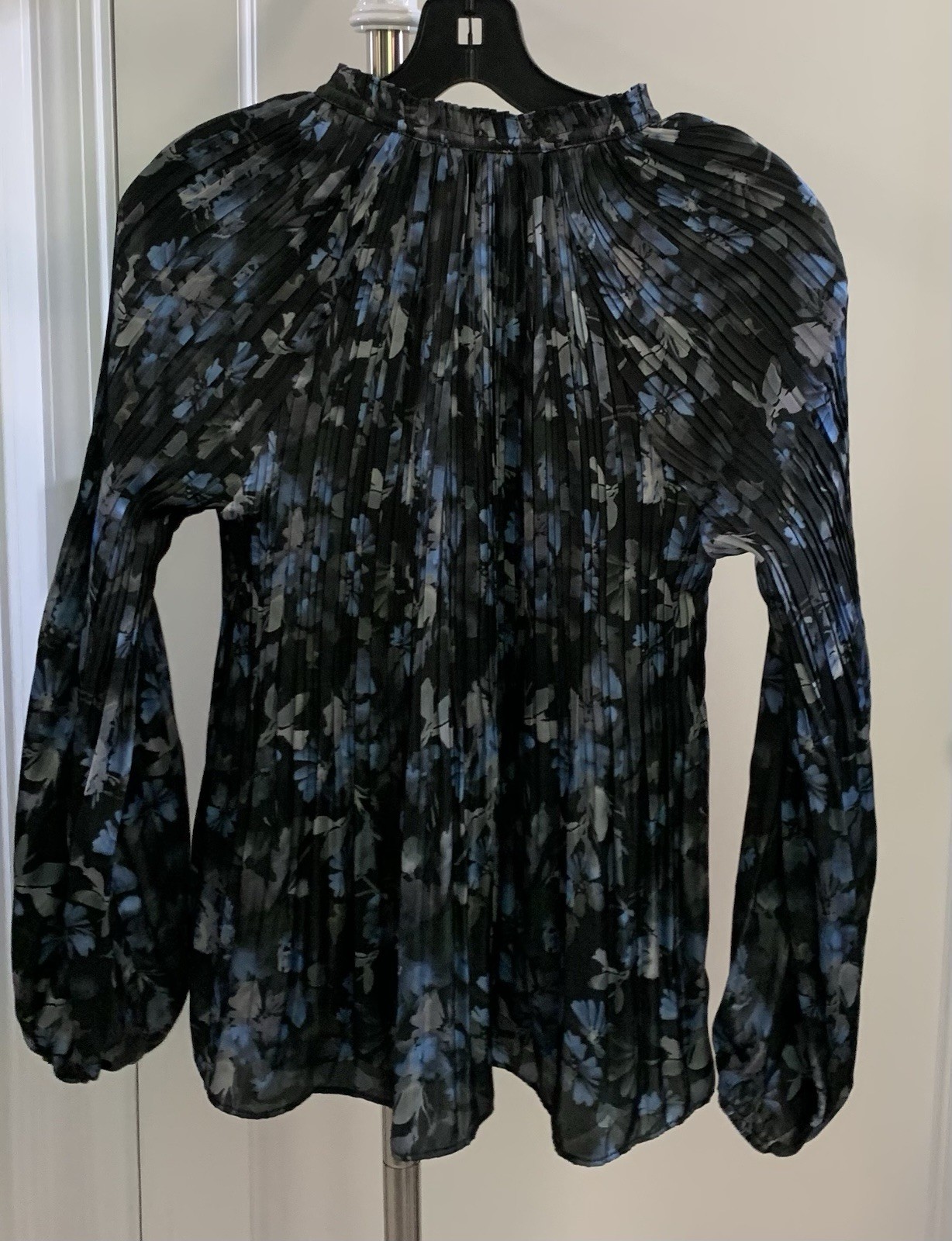Ellie Tahari Top Stretchy XS -Dress Up Or Down (can Fit Up To Medium)