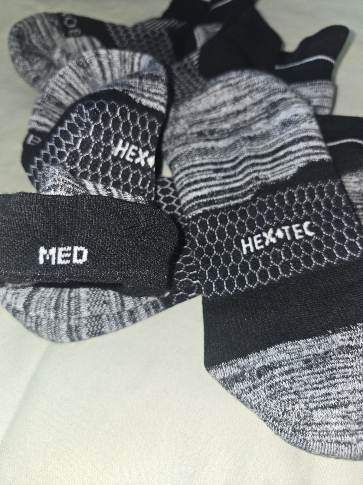 Bombas Cushioned Ankle Socks Black/Gray Hex Tec 4 Pairs Sz M