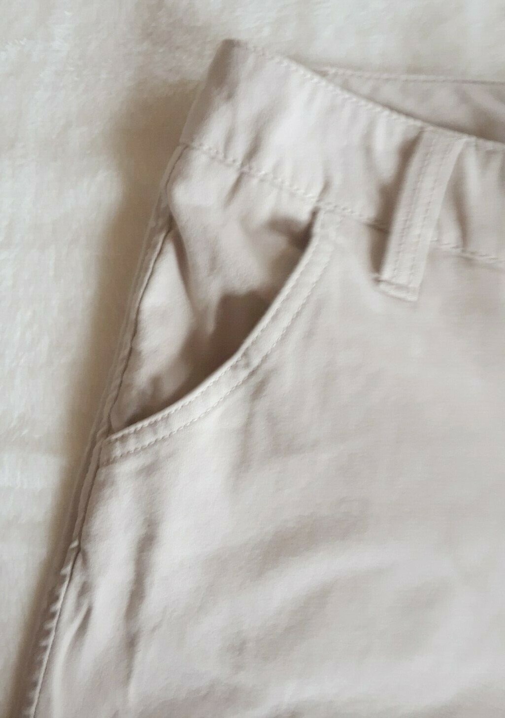 TA1-14 Red Camel Women’s shorts Size 9 in khaki in color