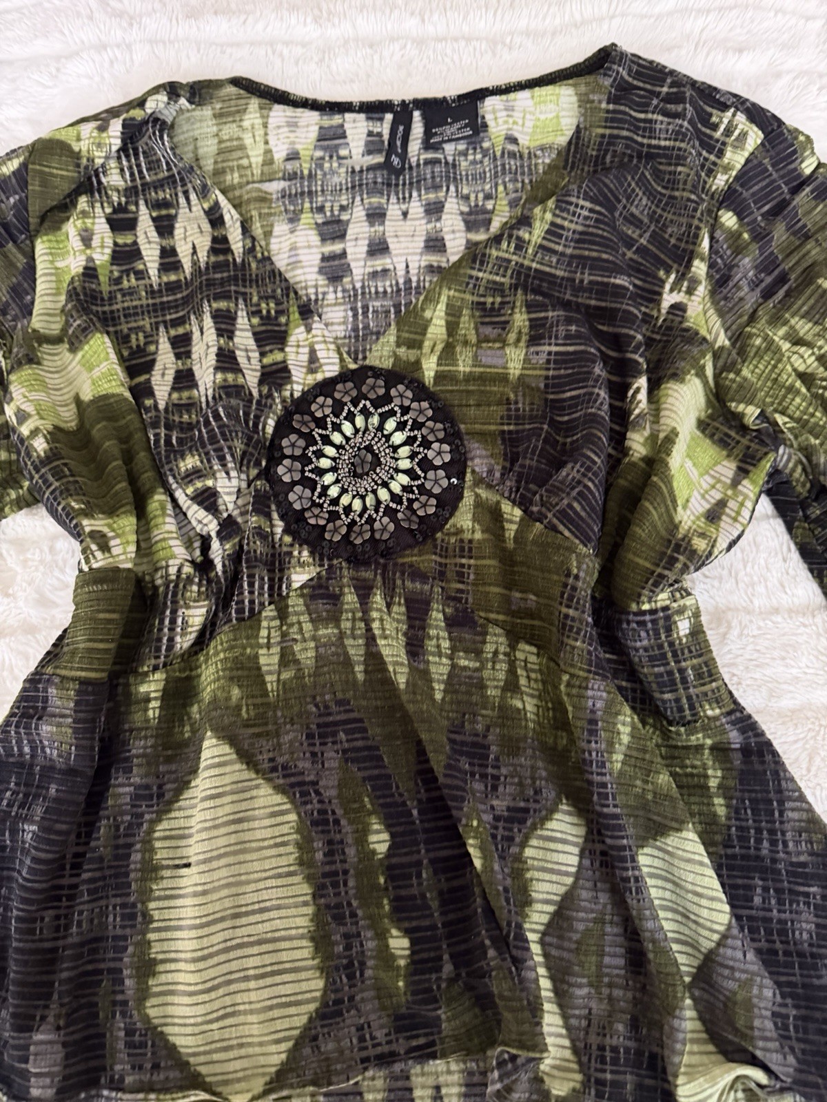 New Directions L Green/Black/White Geometric Chiffon V-Neck Beaded Sequin Tunic
