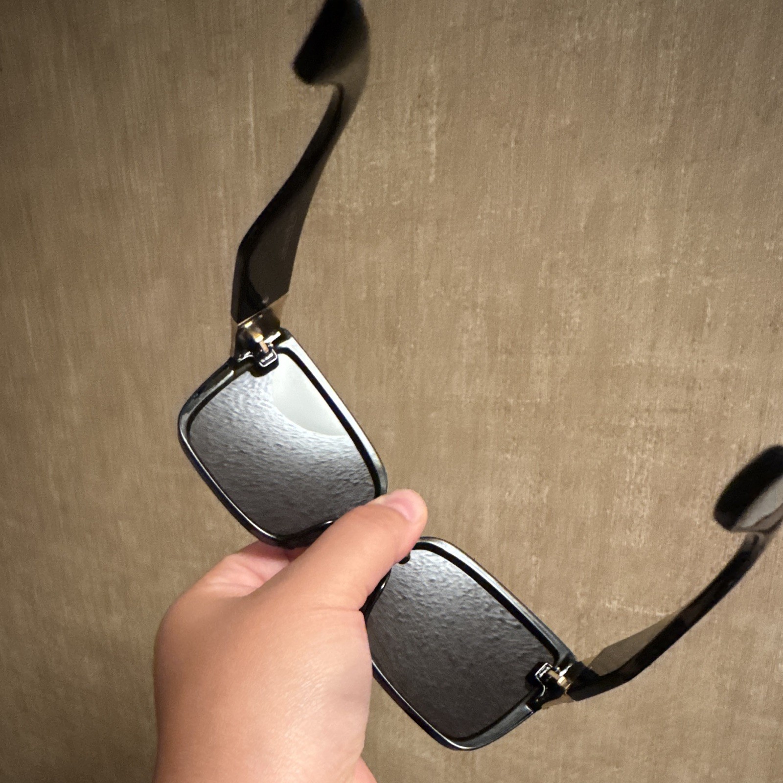 Louis Vuitton Women’s Square Sunglasses Black Plastic Frame Black Tinted