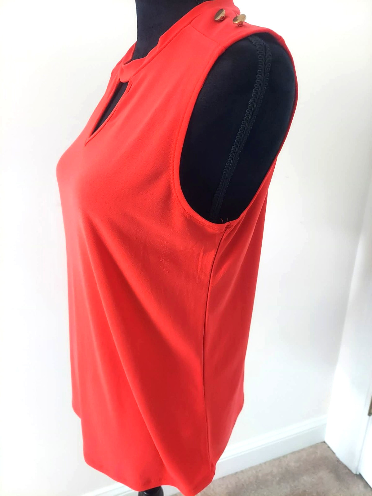Zero to Eight Red Keyhole Neckline Sleeveless Top Blouse | Women’s Size M