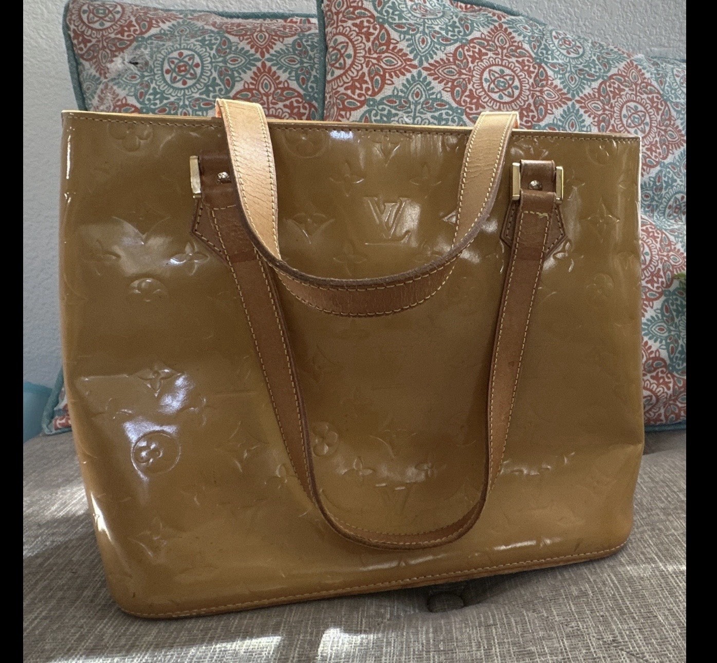 Louis Vuitton Vernis Monogram Tote, Zip Closure, Double Handles, Inner Pockets