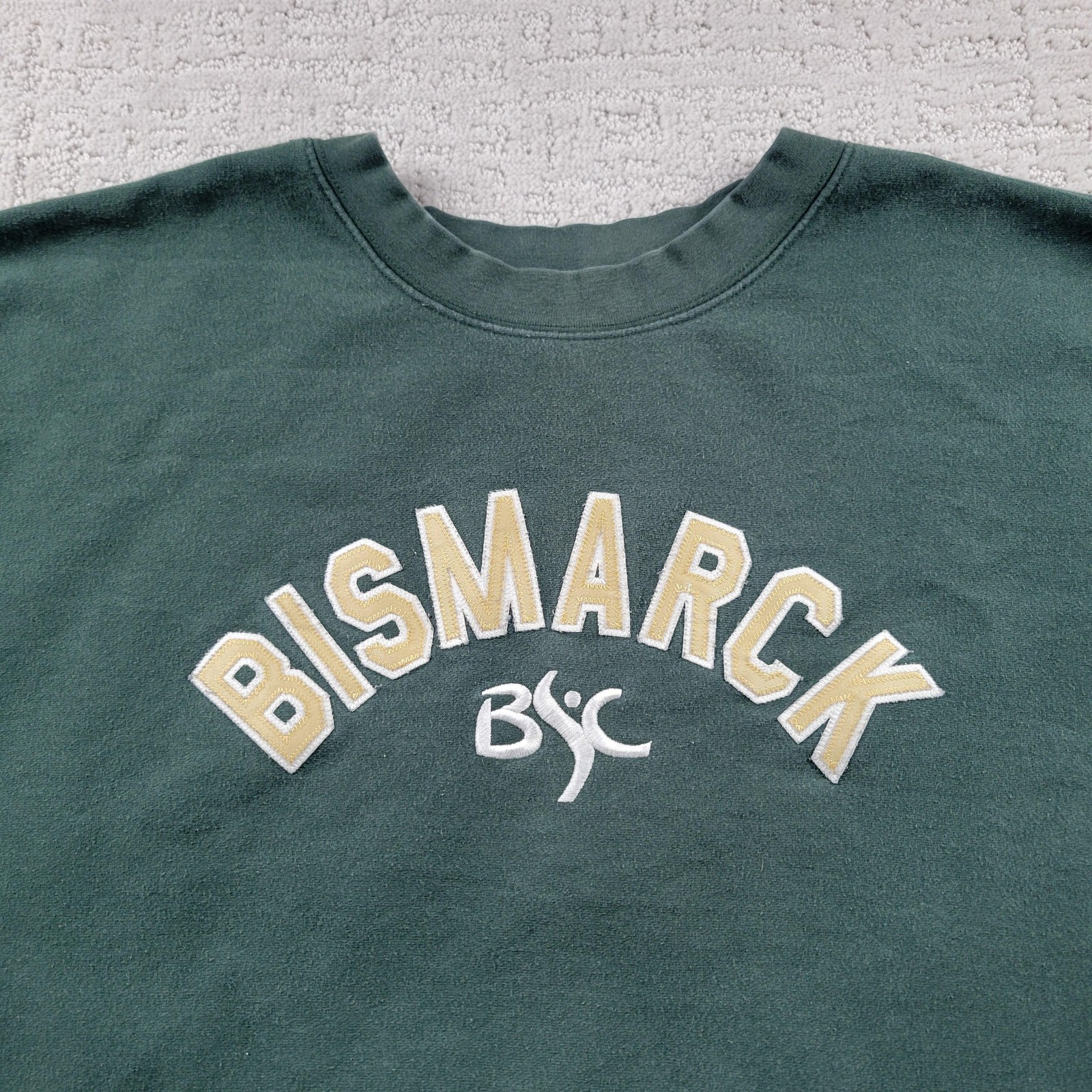 Bismarck BYC Sweatshirt Mens XL Green Embroidered City Graphic Pullover