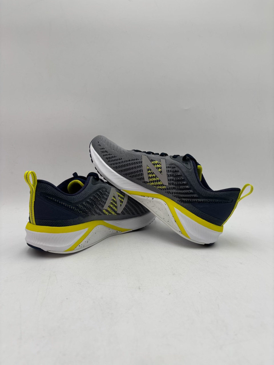 New Balance M870GY5 Men’s NEW Running Shoes Gray Multiple Sizes NIB