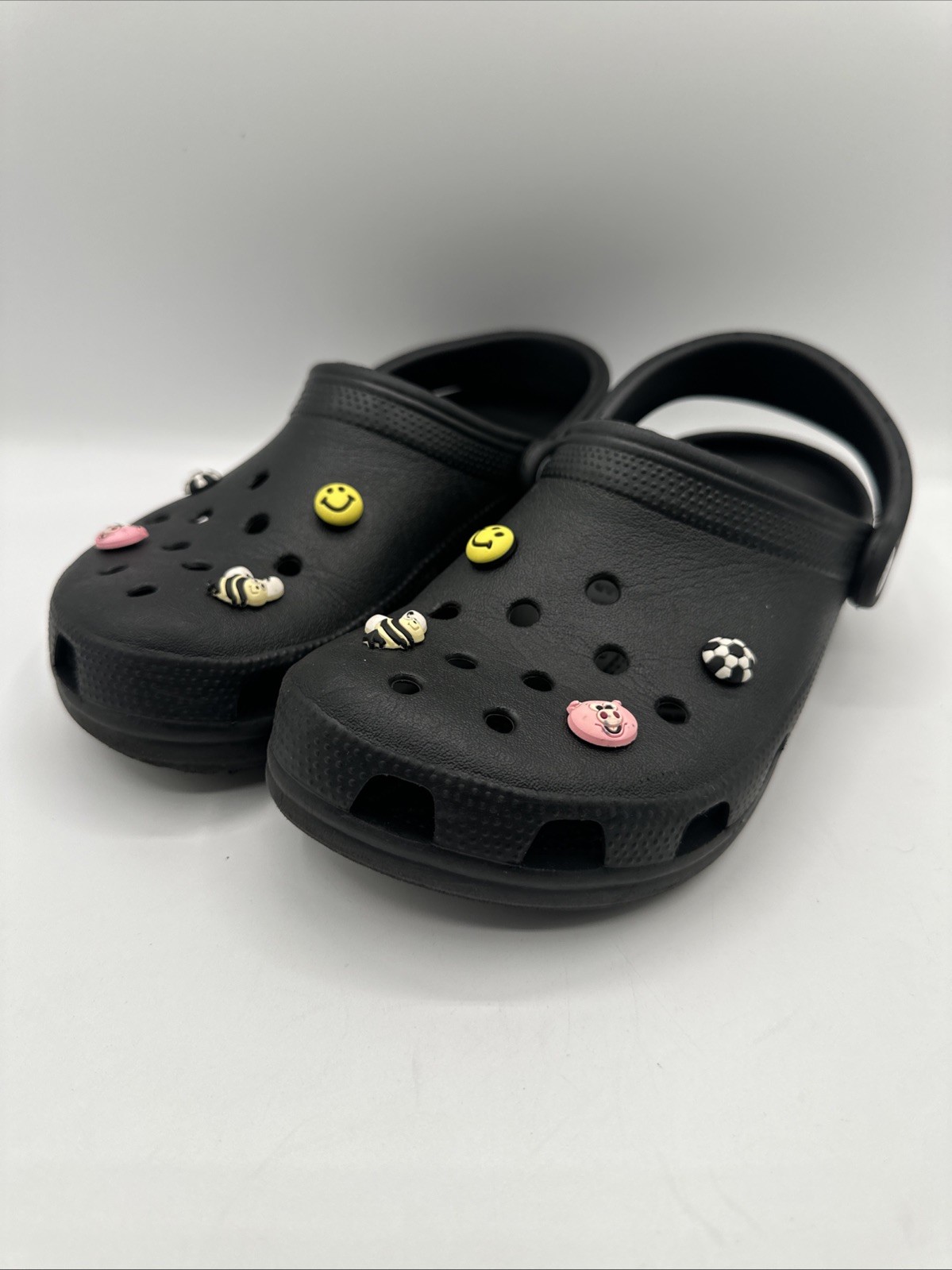 CROCS Black Classic Clogs w/ Jibbitz Charms Size: Men 4 / Women 6
