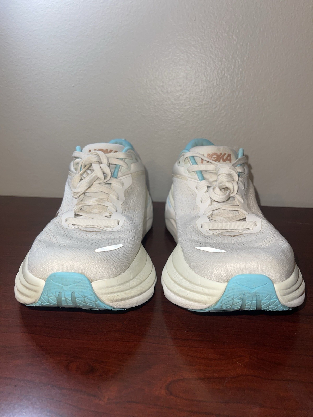 Hoka One One 8B