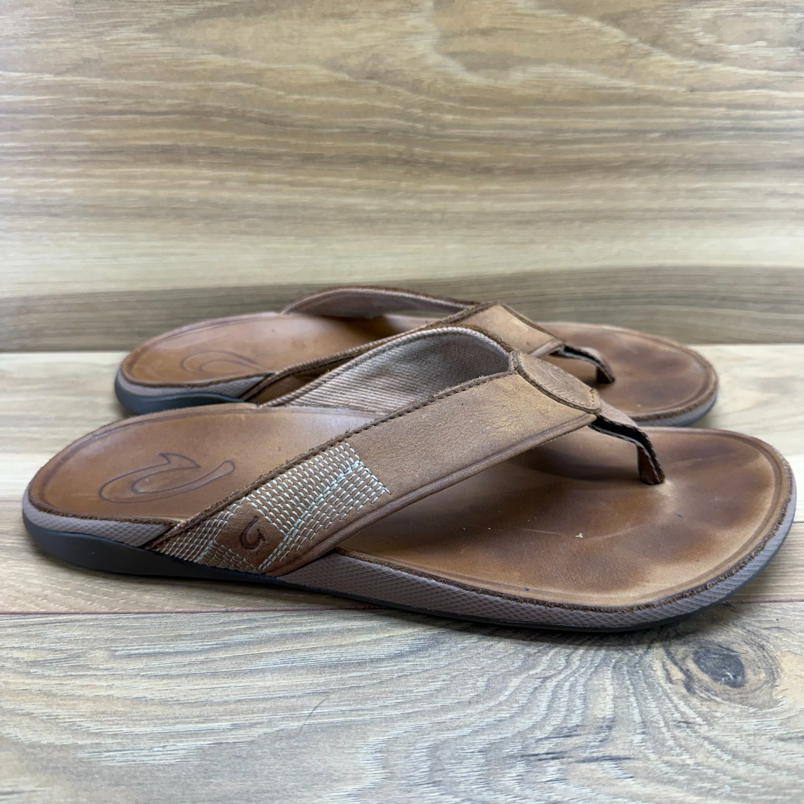 Olukai Tuahine Sandals Mens 9 EU 42 Tan Travel Summer Resort Flip Flop Thong