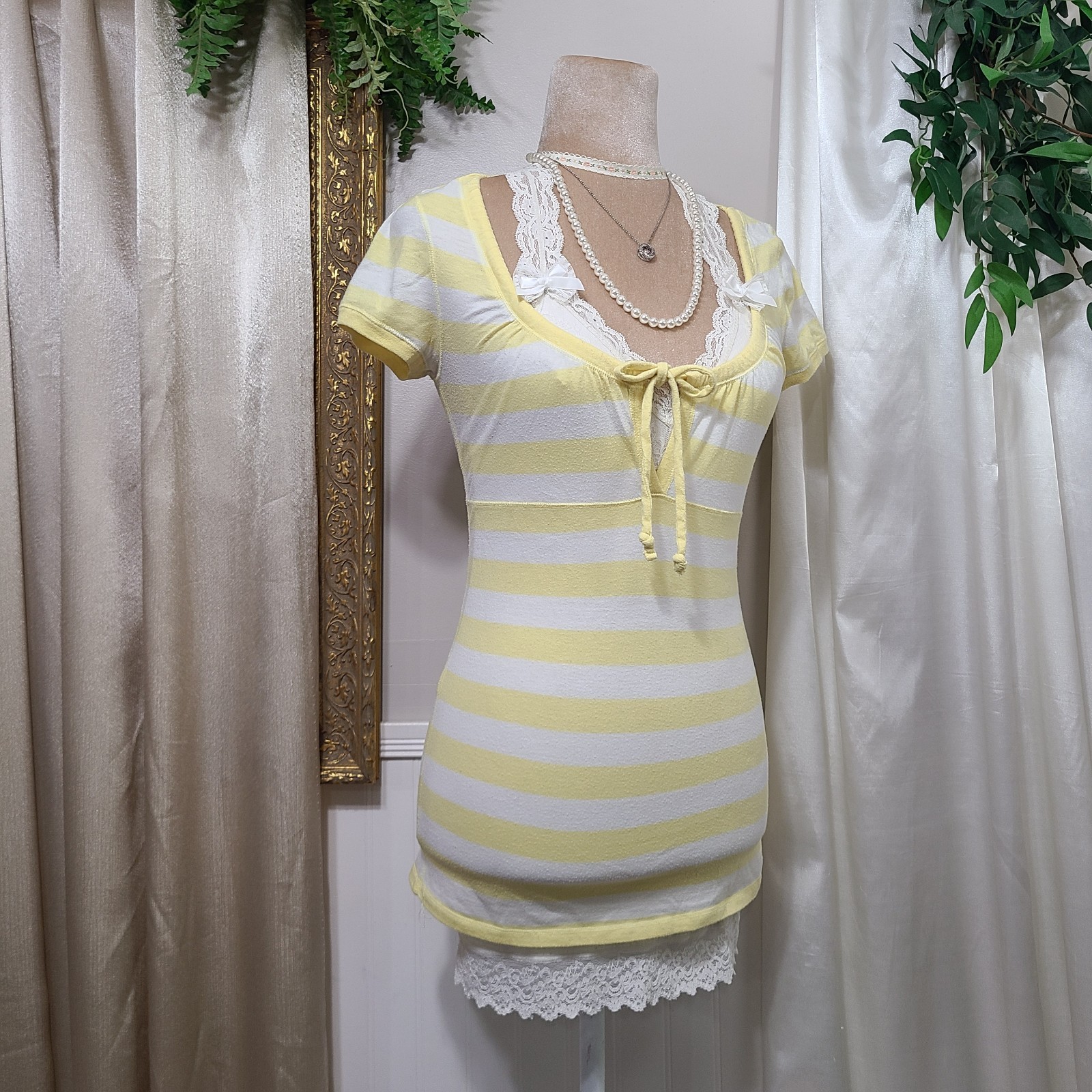 ♡ Y2K ♡ Hollister Butter Yellow Striped Keyhole Babydoll Short Sleeve Top