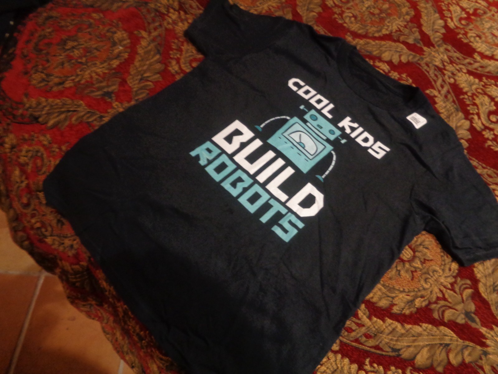 KIDS TEE “cool kids build robots” NEW with tags