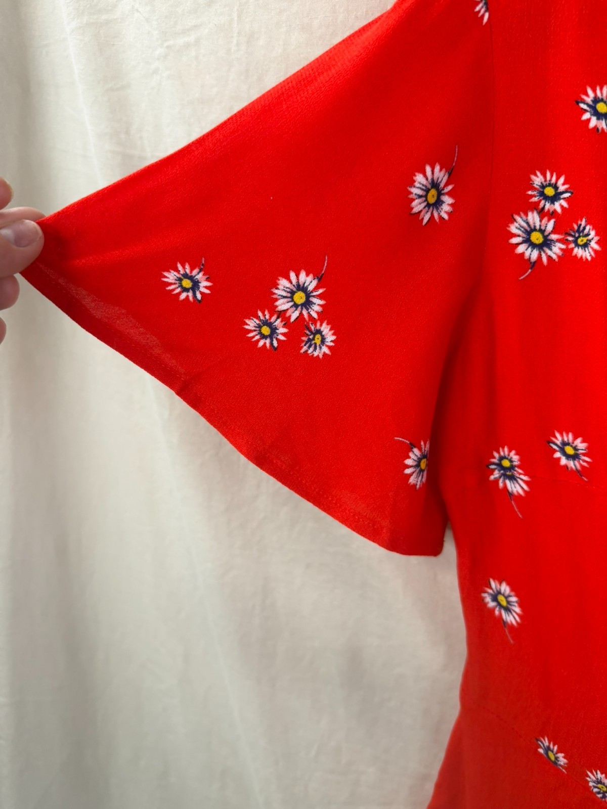 Elodie Nordstrom Red Daisy Floral Wrap Top Blouse Short Flutter Sleeve Size Med
