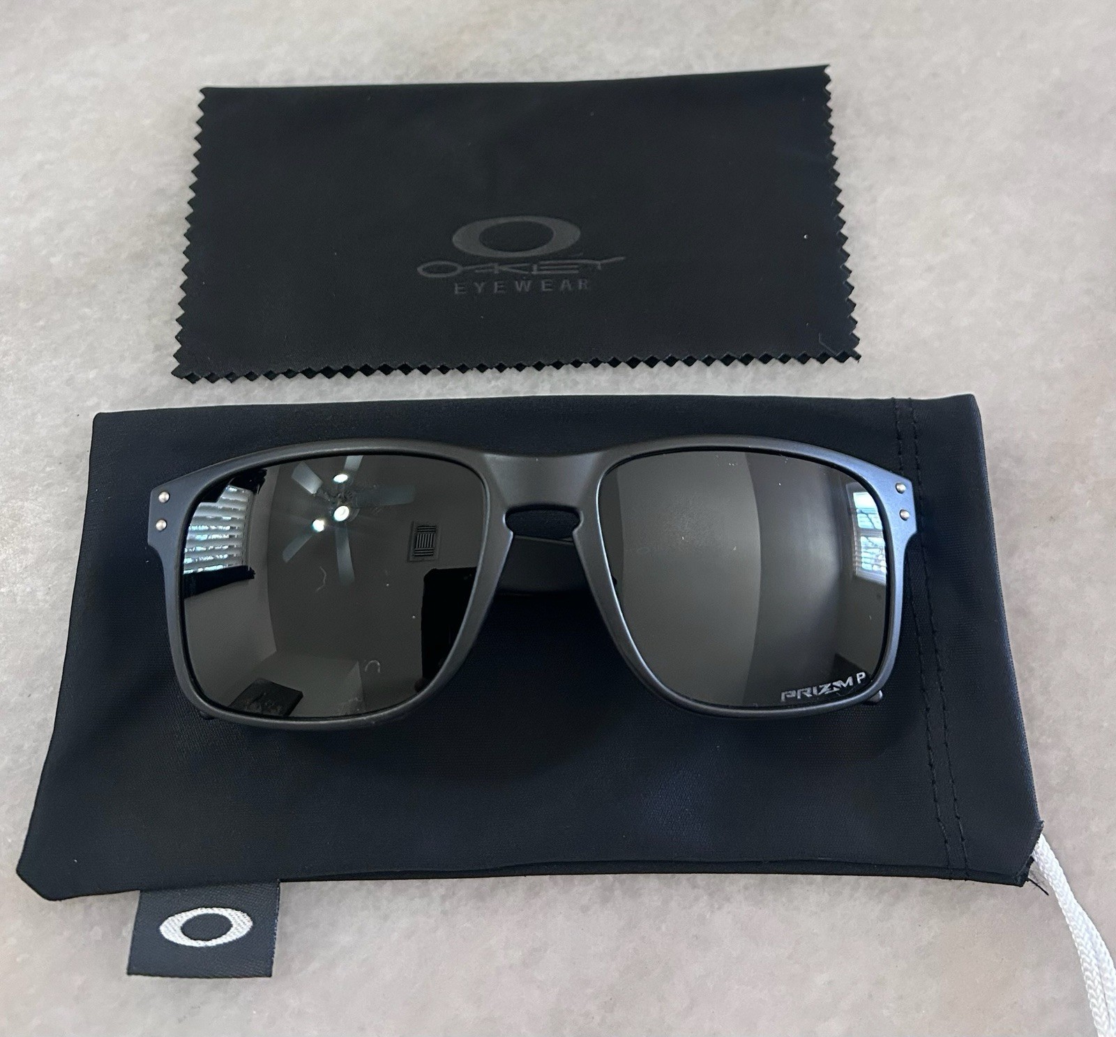 New Oakley Holbrook Polarized Black Lens Sunglasses Matte Black Frame OO9102