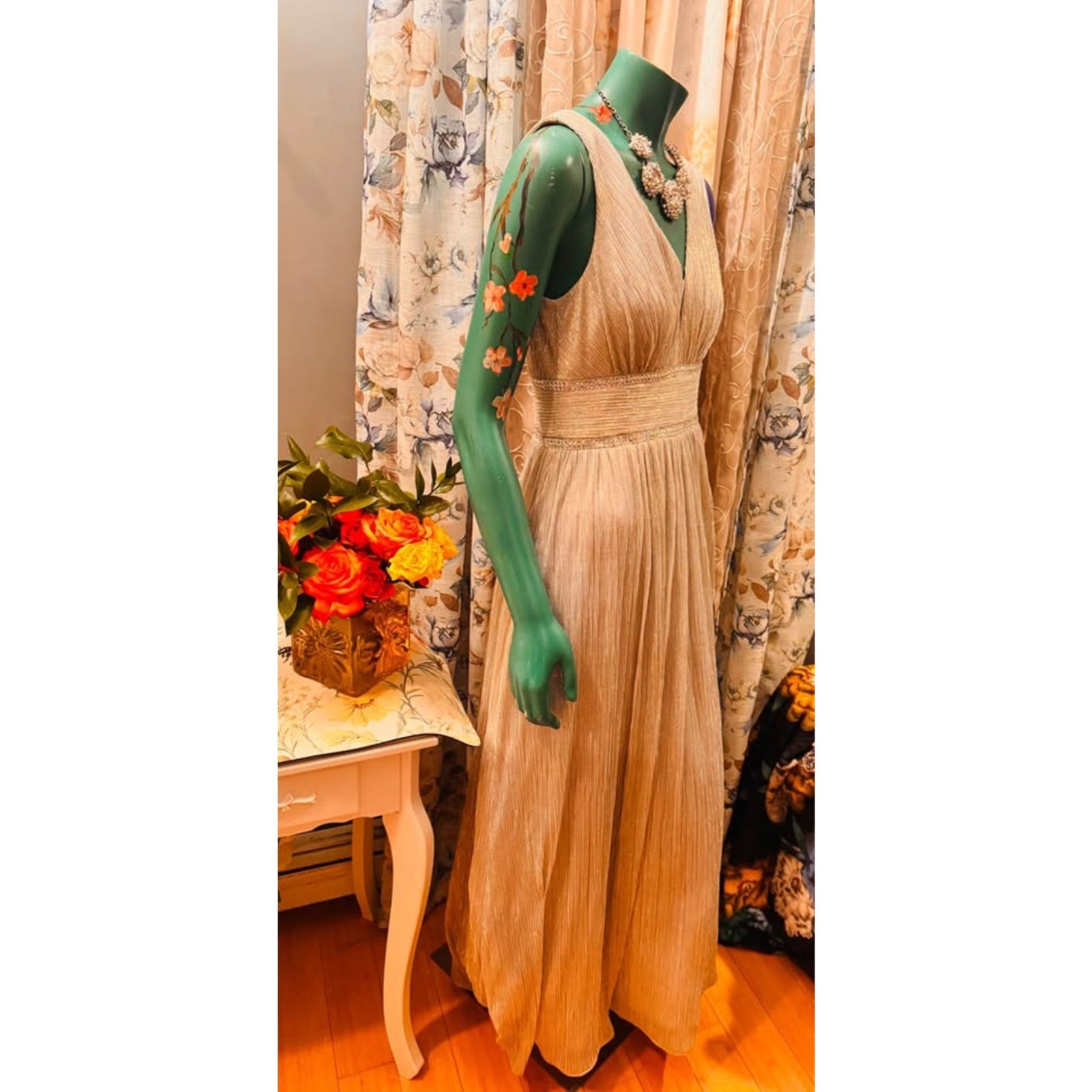 ✨ Morgan & Company Silver Shimmer Evening Gown – Size 10 ✨