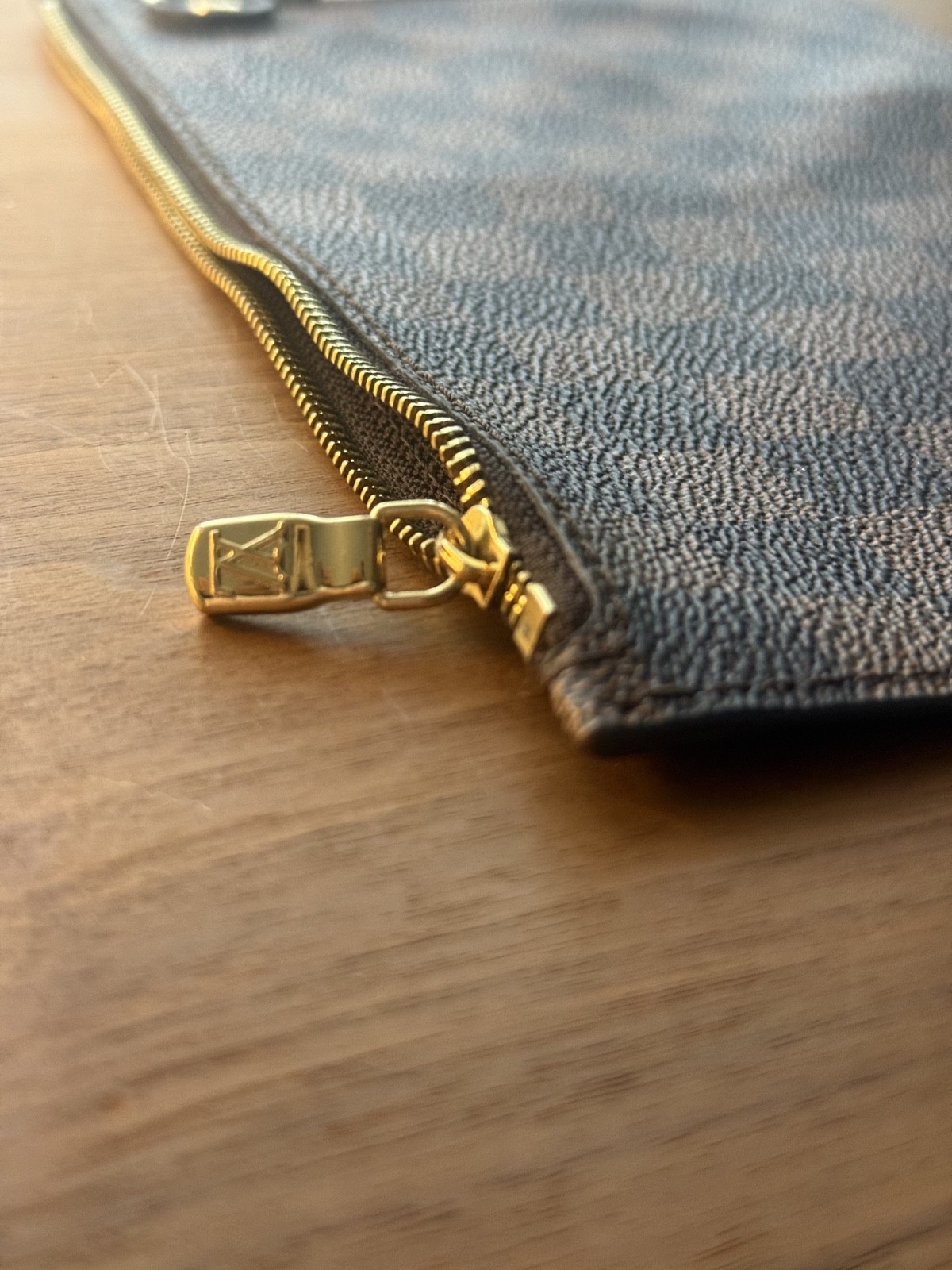 Louis Vuitton Damier Ebene Neverfull GM Pochette Wristlet Pouch- Mint Condition