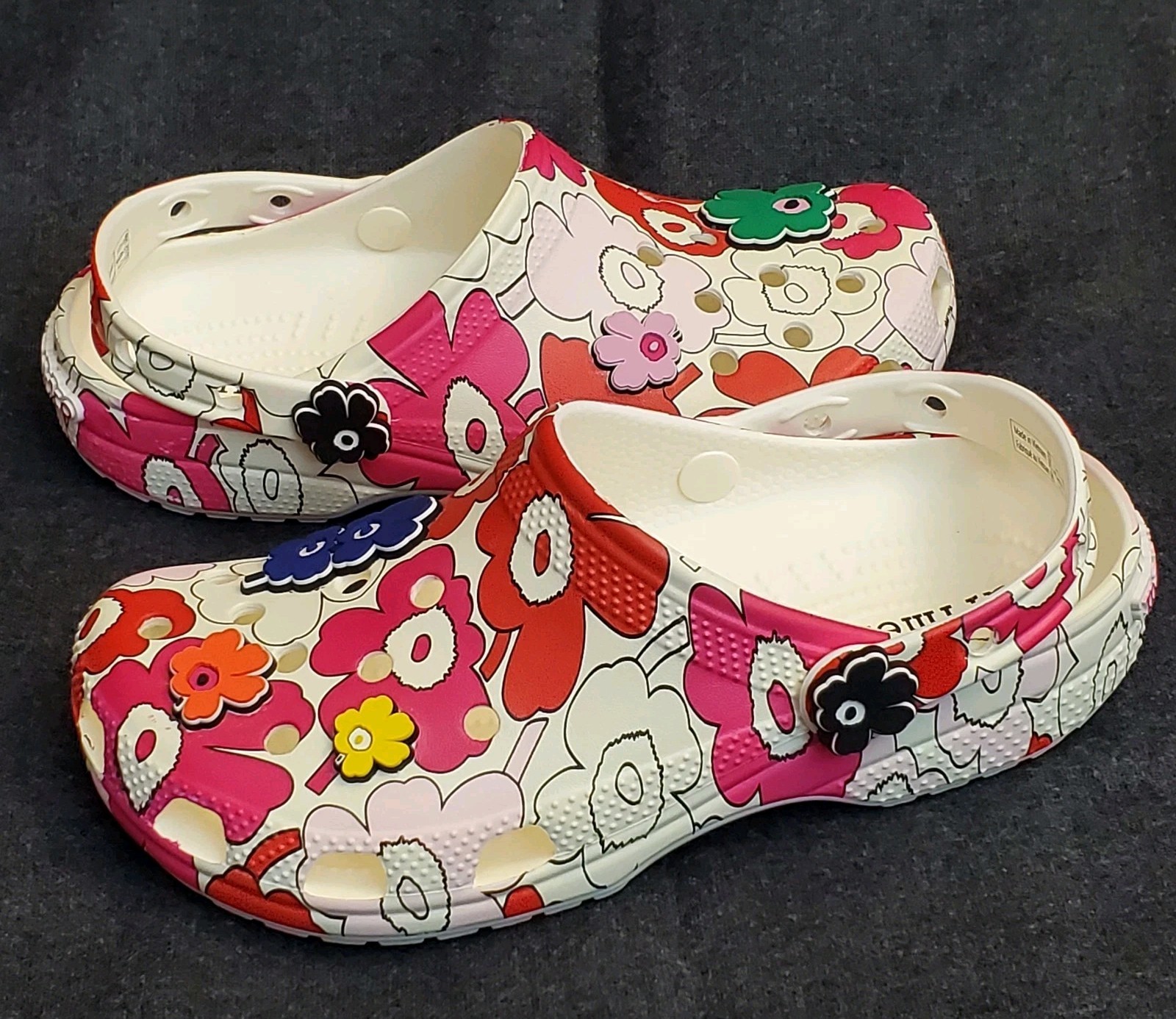 Crocs x Marimekko Unikko Classic Slip-On Floral Clogs J6 W 8 M 6 Jibbiz Charms
