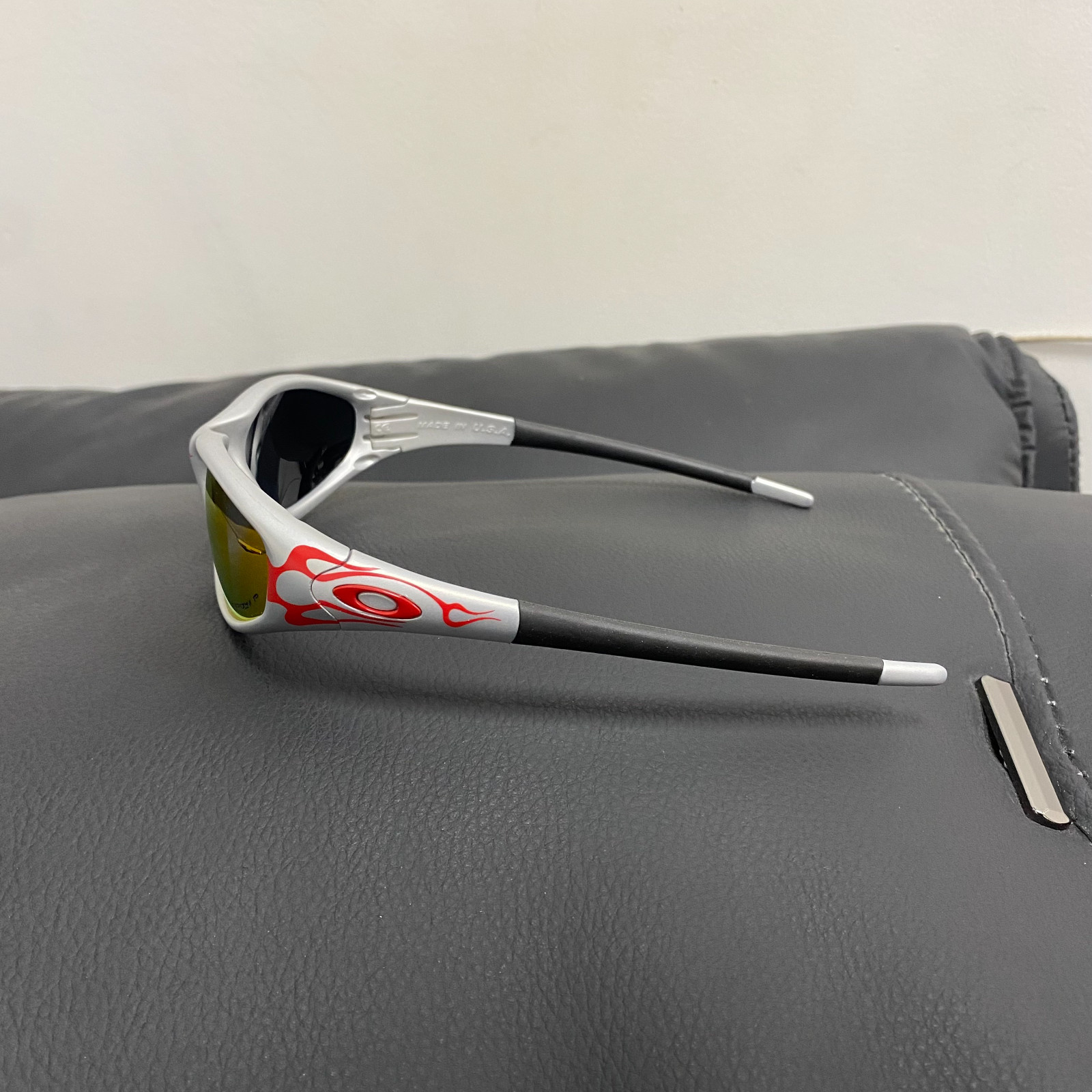 Vintage Oakley Straight Jacket 99 Muzm 9505 Sunglasses Silver Frames Red Lenses