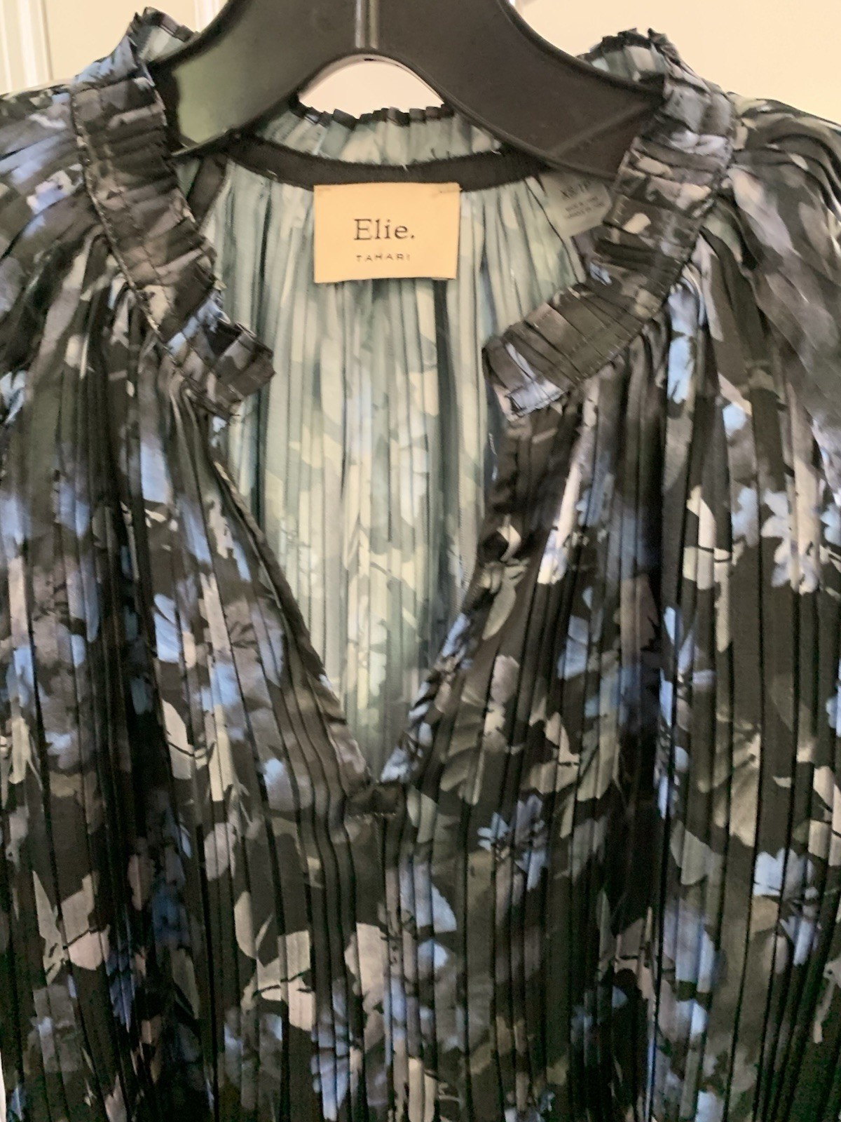 Ellie Tahari Top Stretchy XS -Dress Up Or Down (can Fit Up To Medium)
