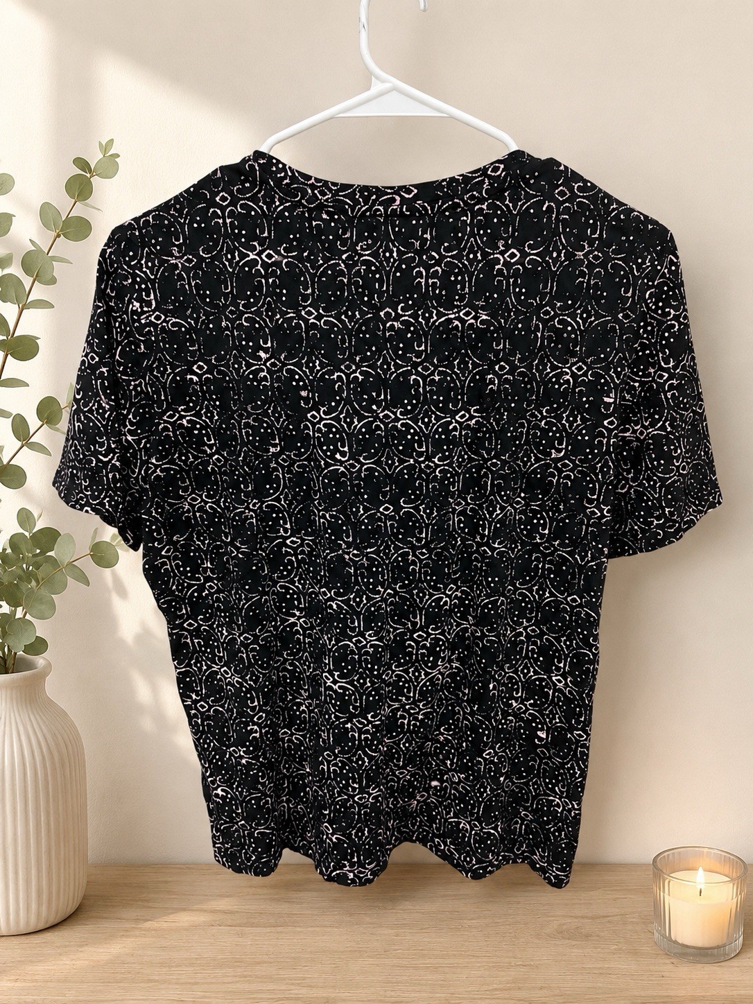 Tory Burch Women’s Black Logo Print T-Shirt NWOT Size S New Without Tags