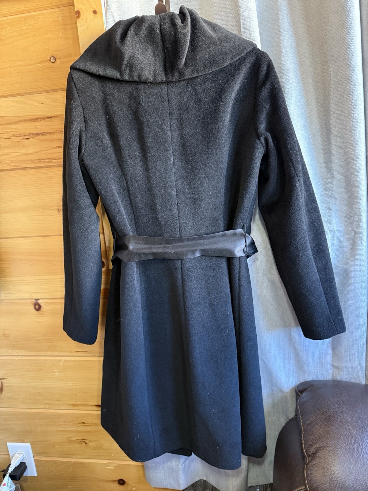 WHITE HOUSE BLACK MARKET ROSE BISQUE 48% Wool, 28% Angora Black Coat SZ S
