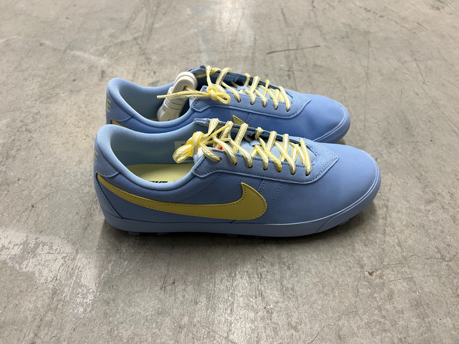 Nike Astrograbber QS Men’s Aluminum Soft Yellow IH2341 400 – New