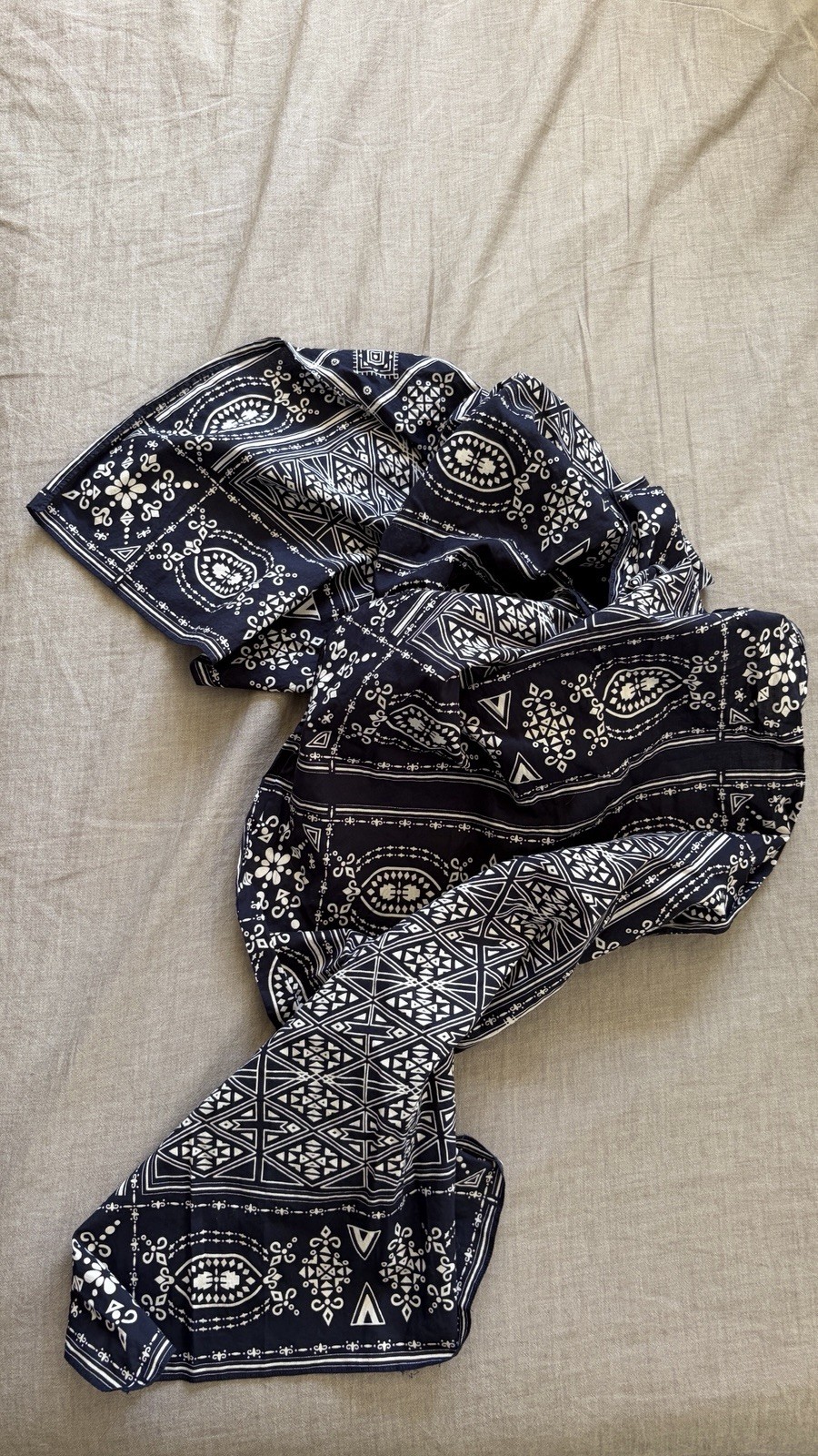 WHITE MOUNTAINEERING Geometric Pattern Rectangle Scarf, Navy White Color