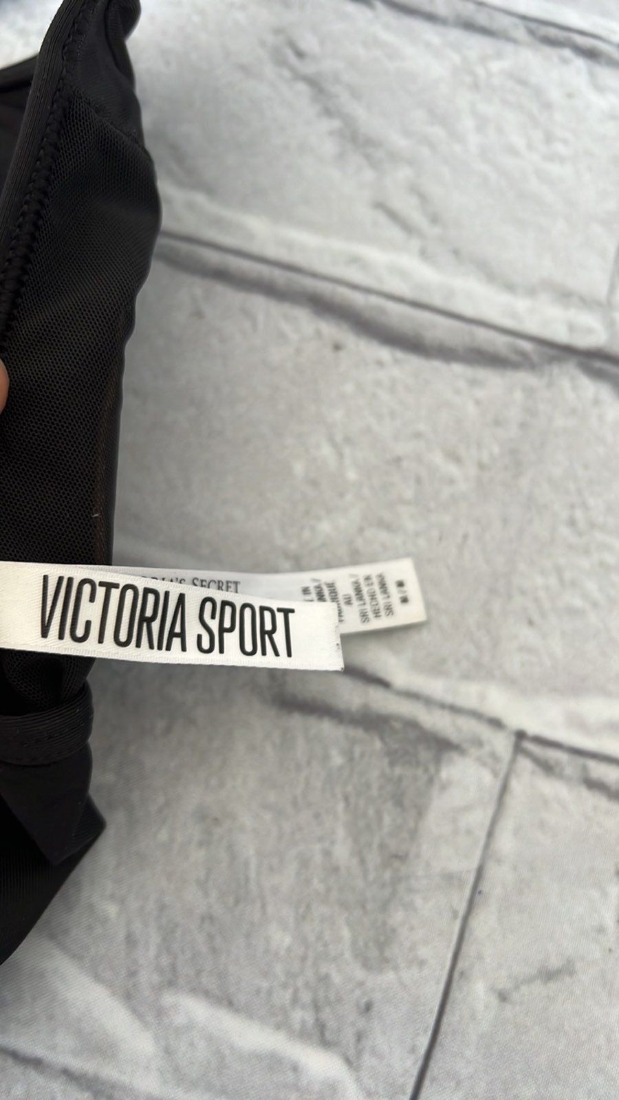 victoria’s secret sport strappy bra size medium